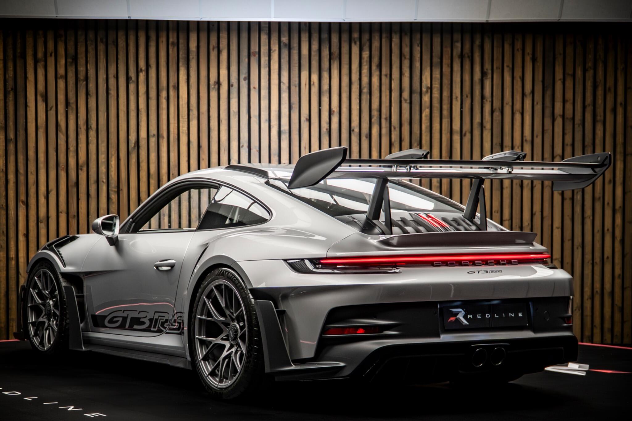 Porsche 911 view 3