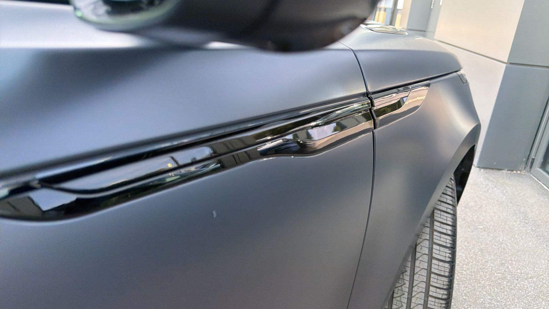 Land Rover Range Rover Velar view 34