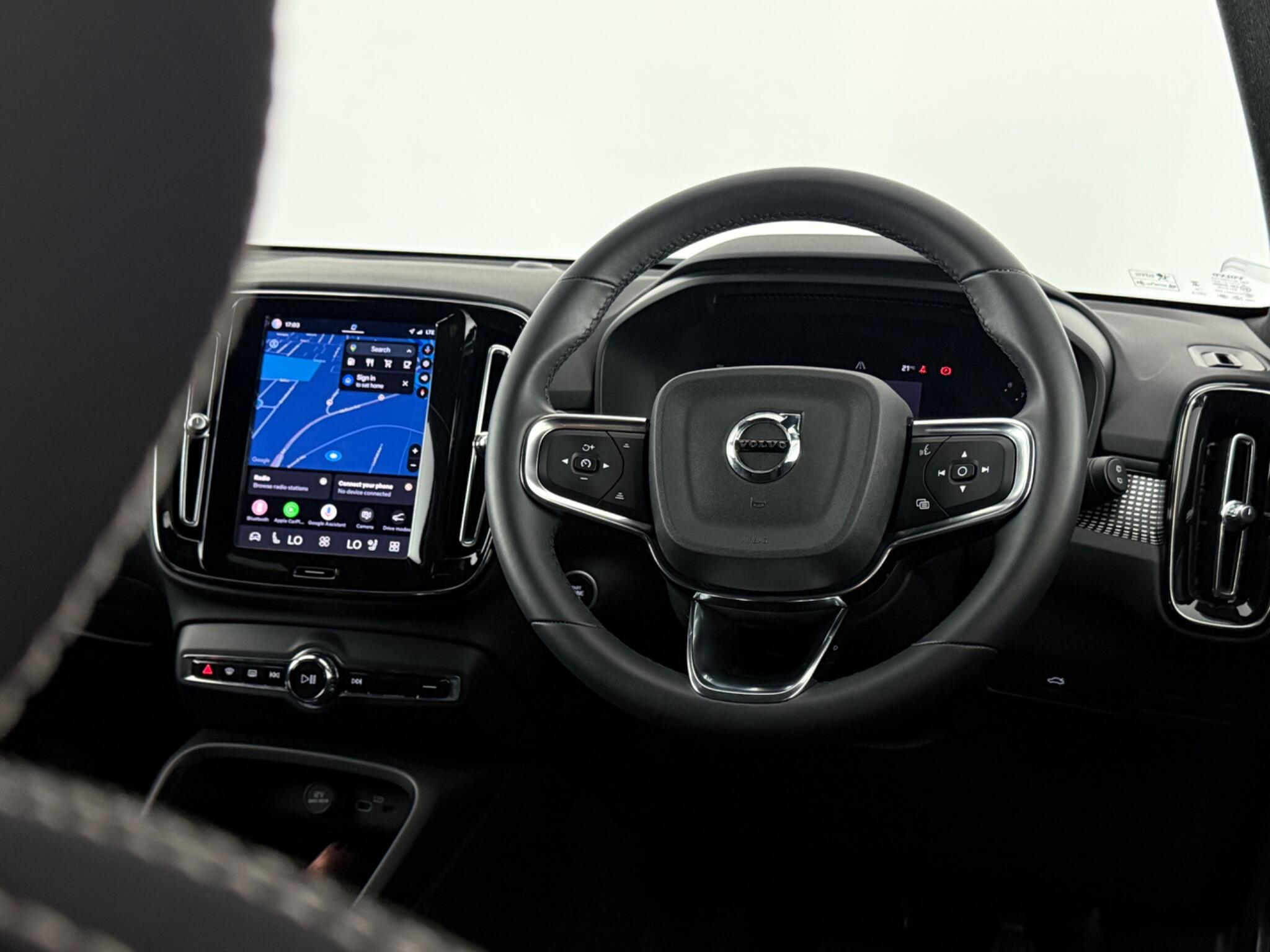 Volvo XC40 view 14