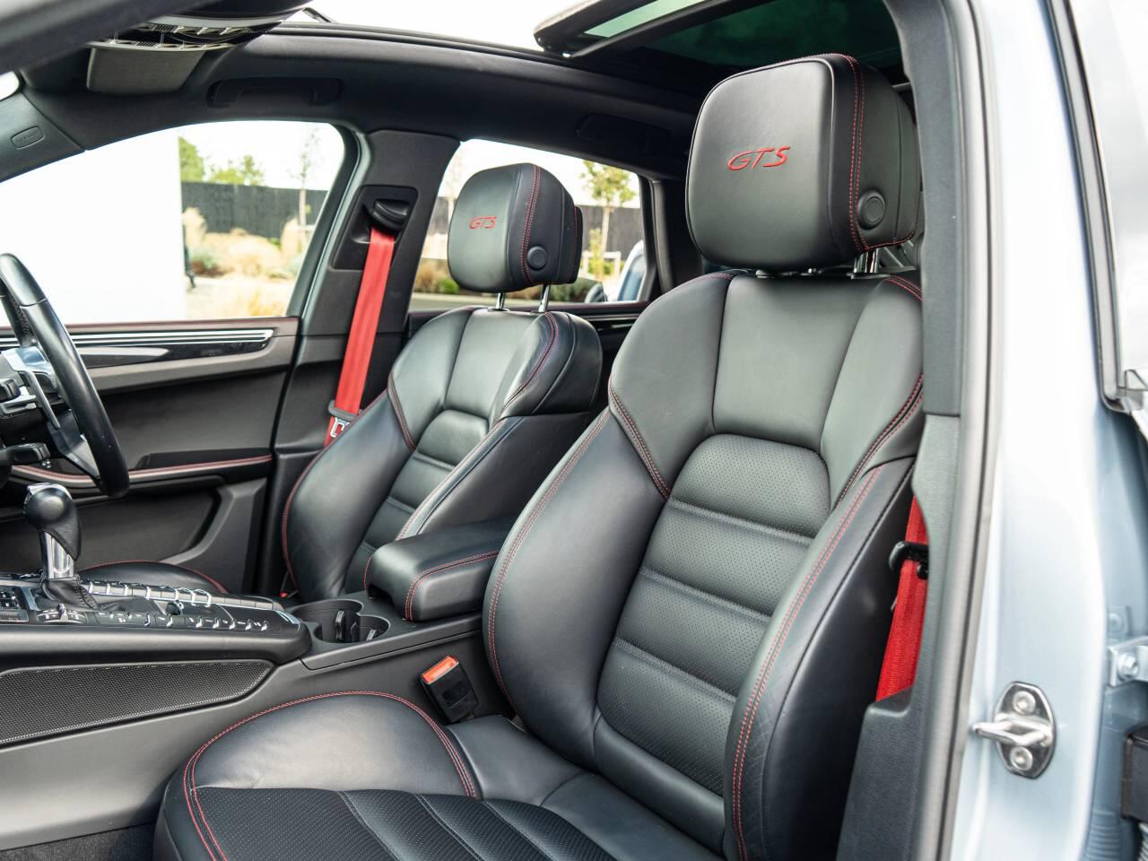 Porsche Macan view 34
