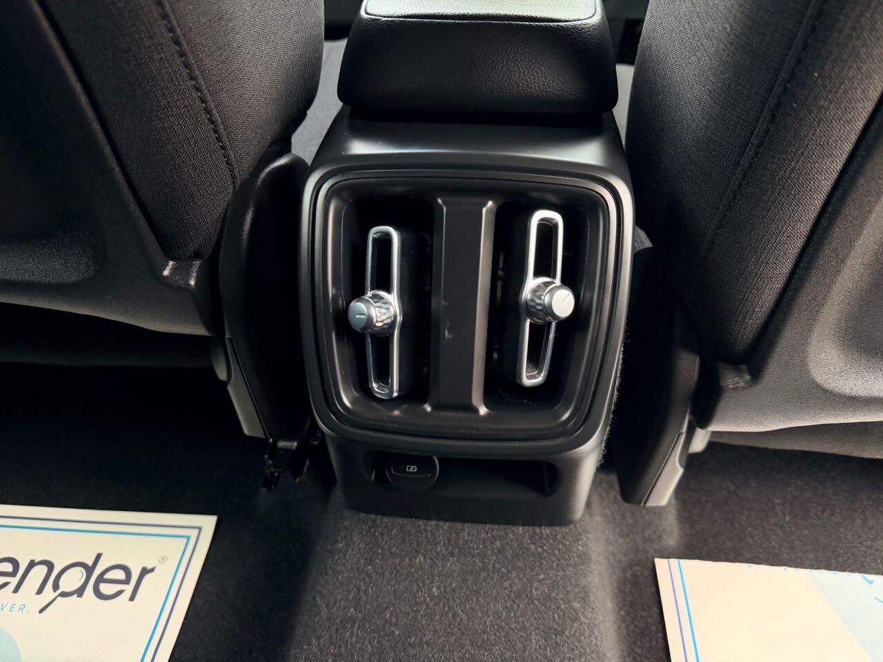 Volvo XC40 view 28