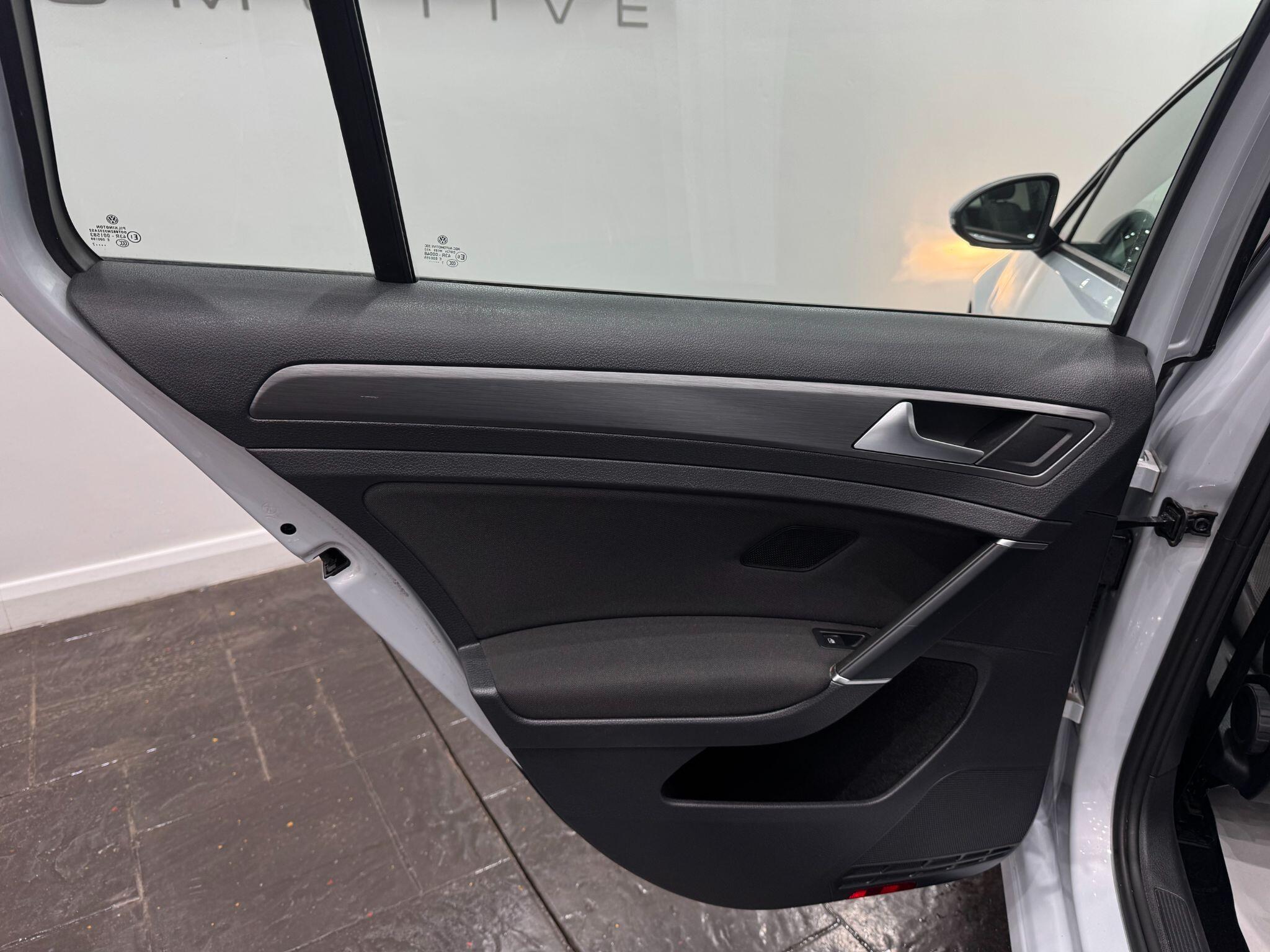 Volkswagen Golf view 49