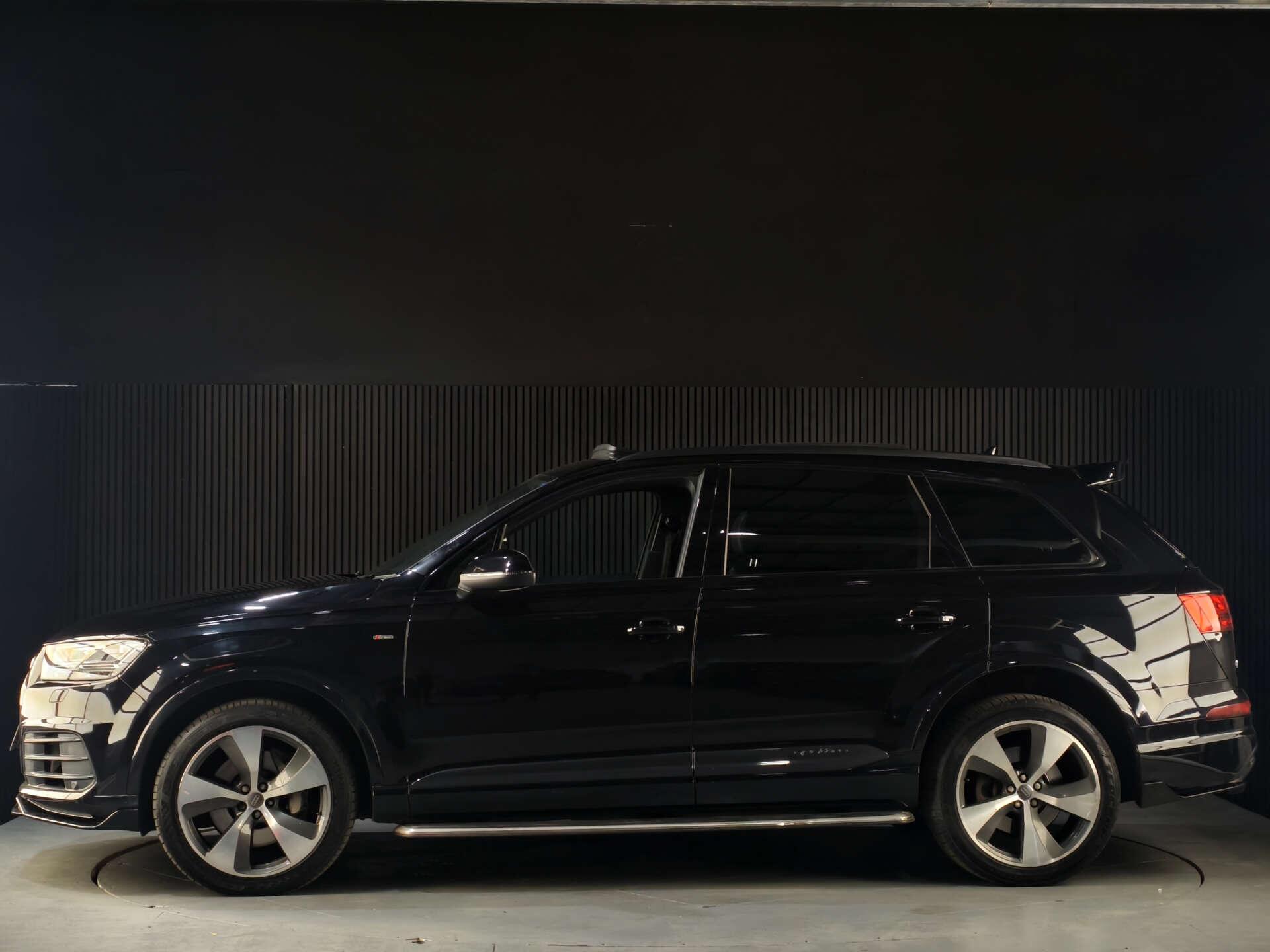 Audi Q7 view 15