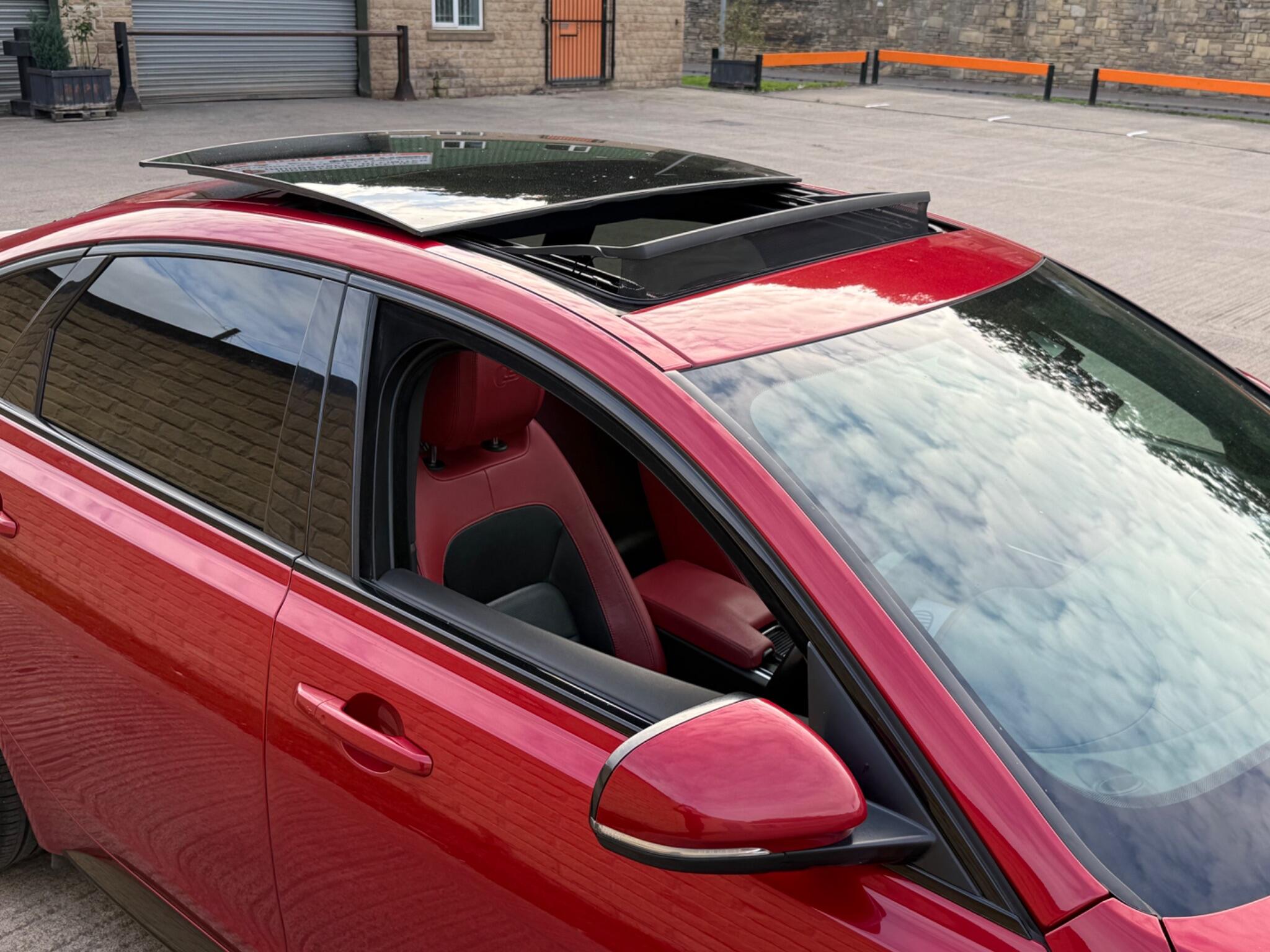 Jaguar XF view 11
