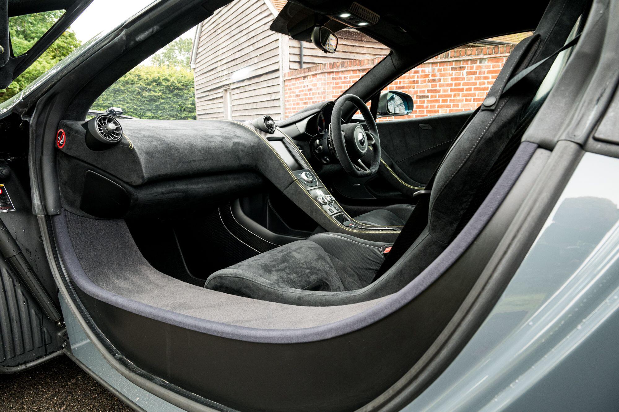 McLaren 675LT view 41