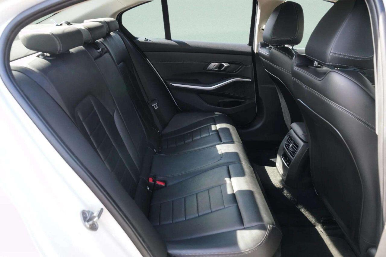 BMW 3 Series view 43