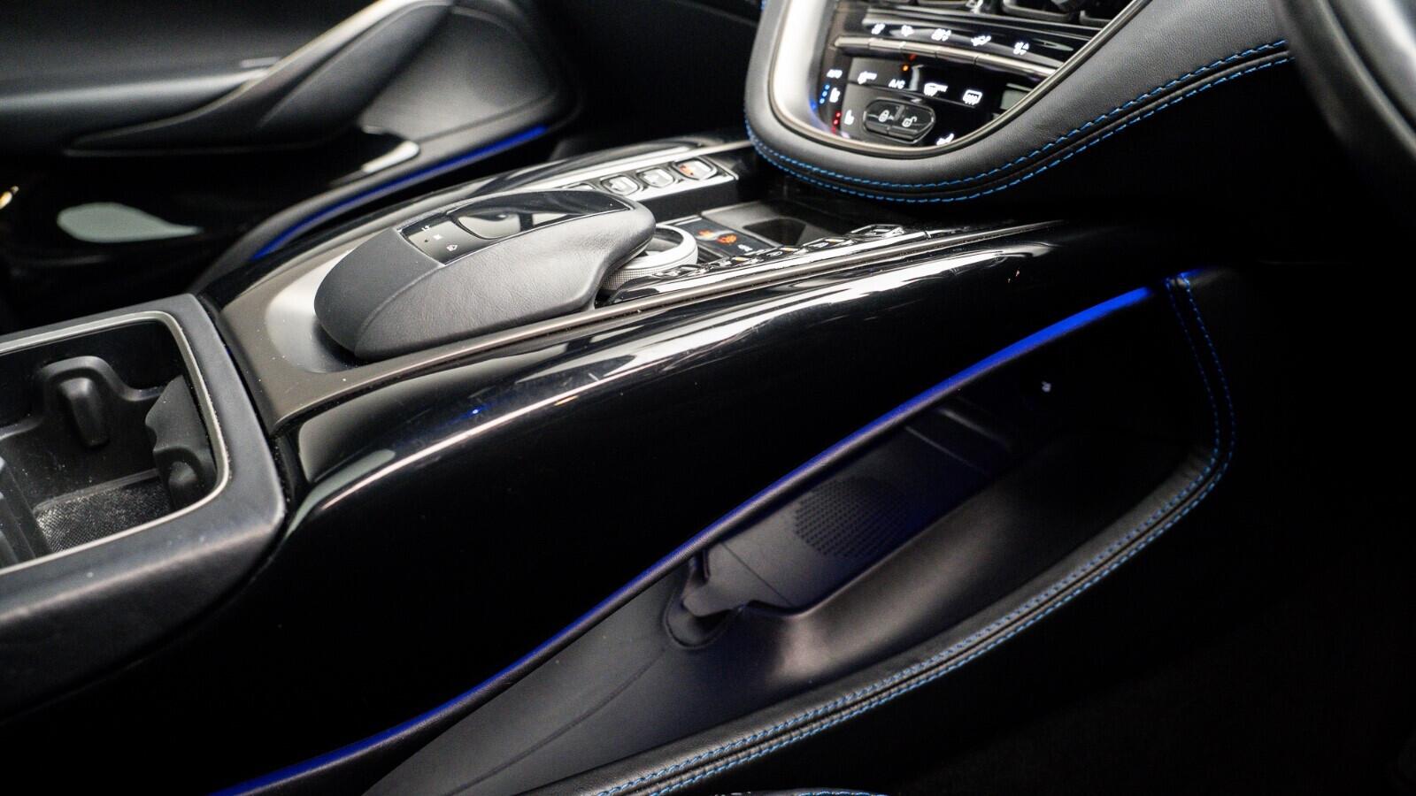 Aston Martin DBX view 36
