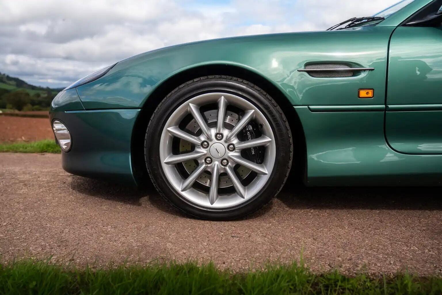 Aston Martin DB7 view 13
