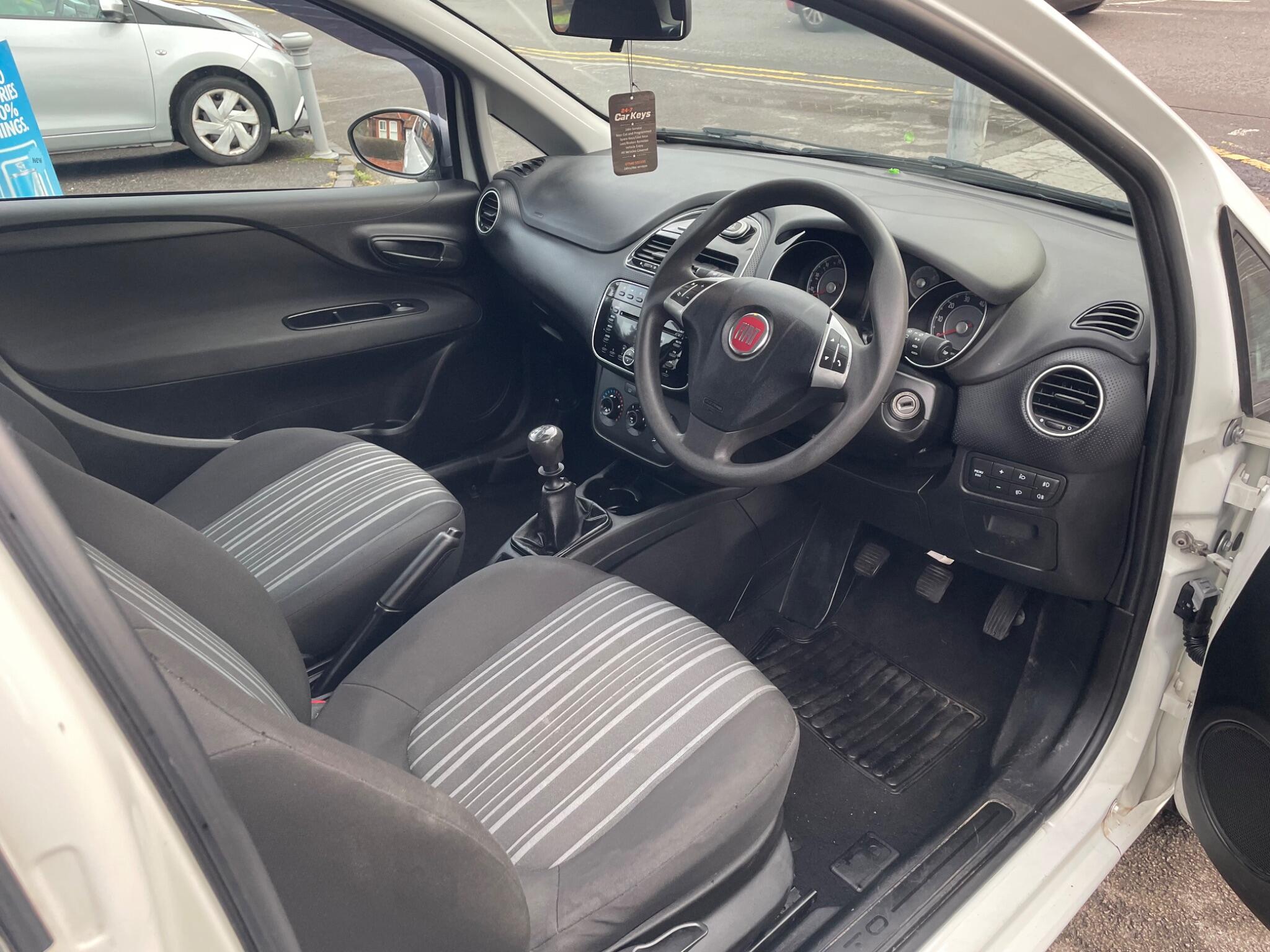 2011 Fiat Punto Evo image 26