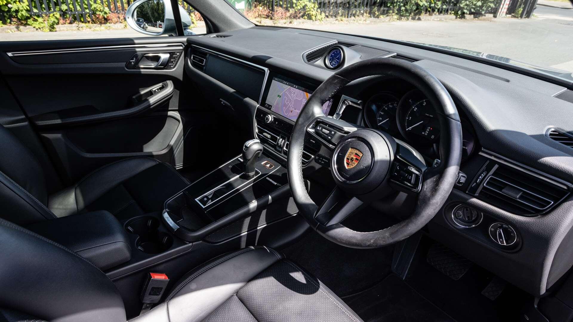 Porsche Macan view 17