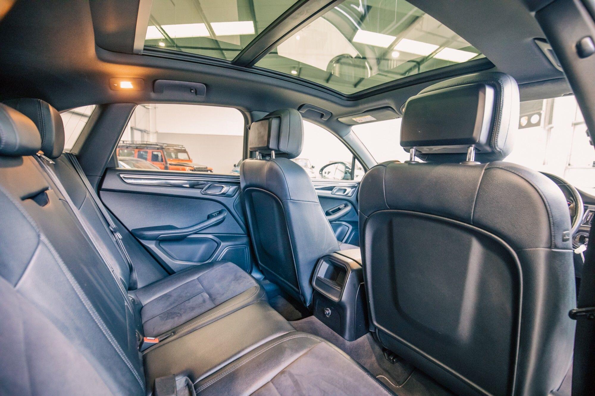 Porsche Macan view 8