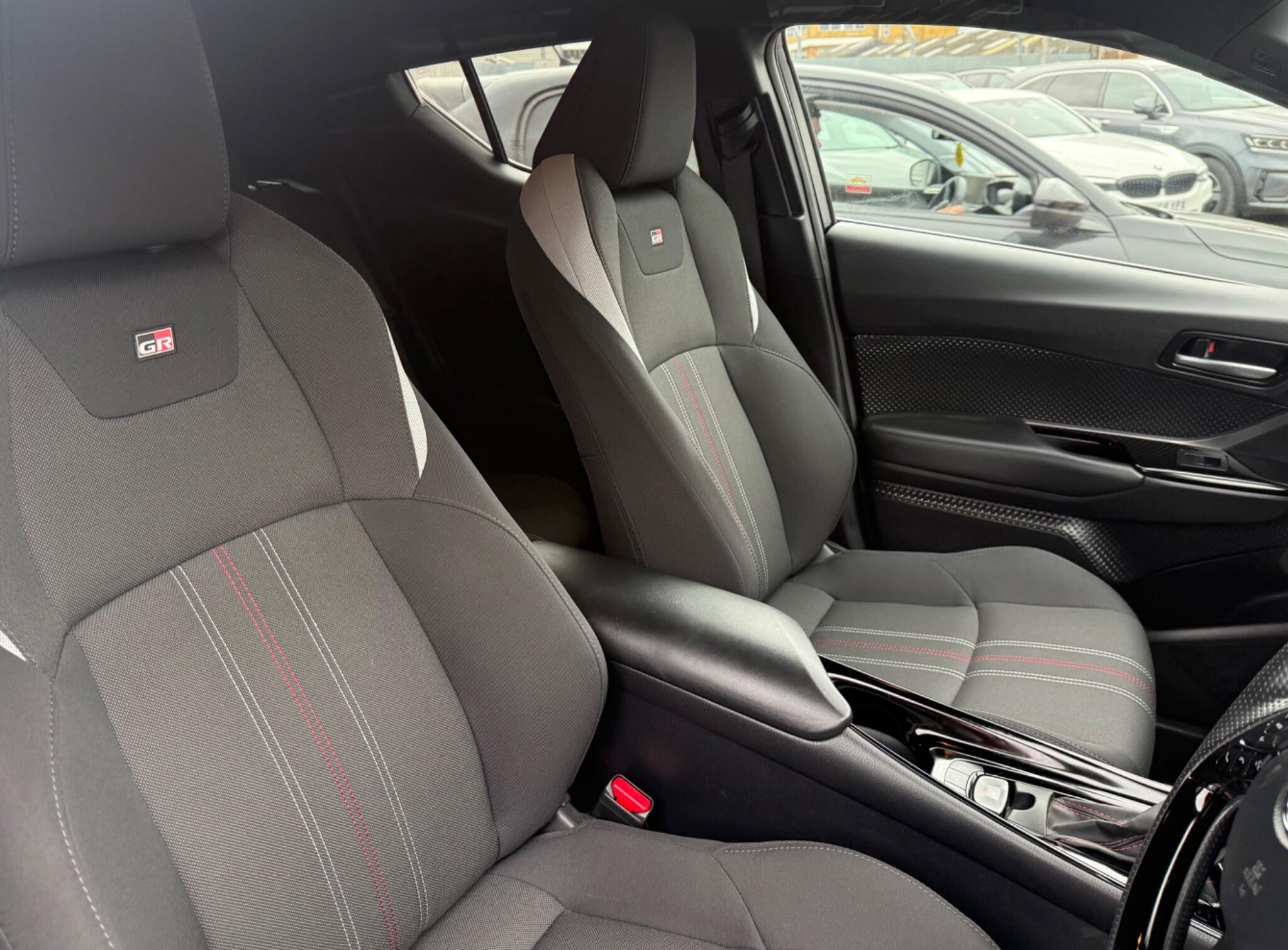 Toyota C-HR view 13