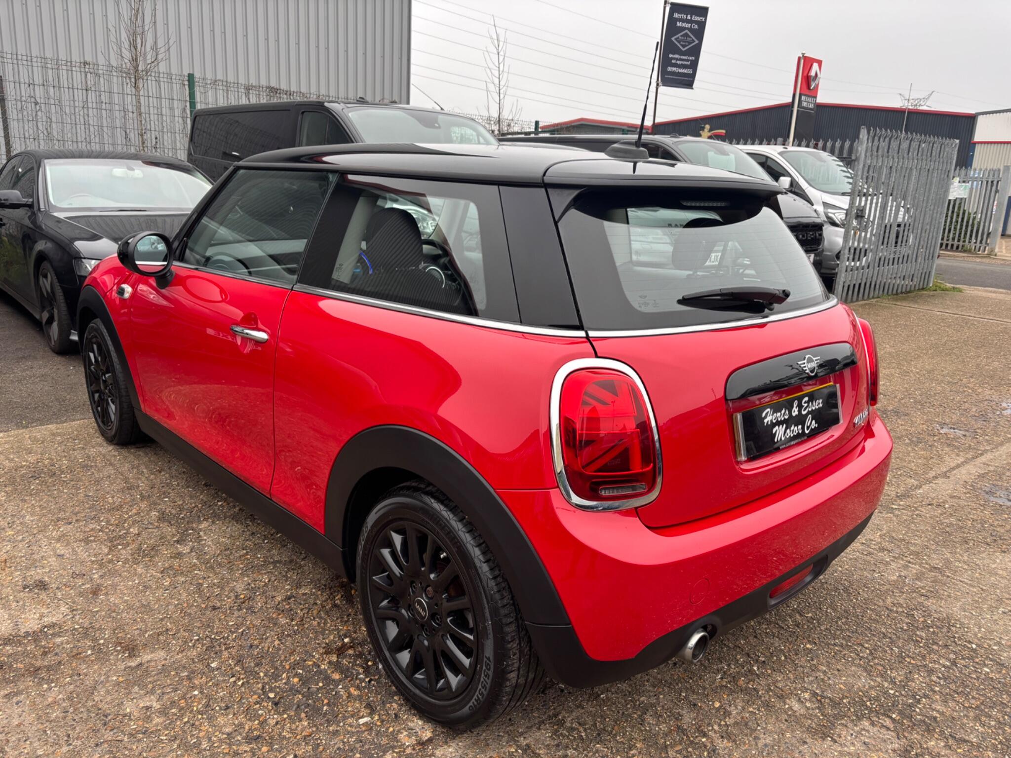Mini Cooper view 9