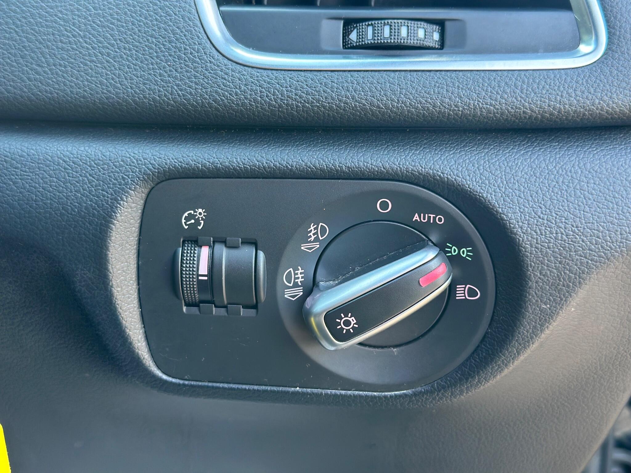 Audi Q3 view 31