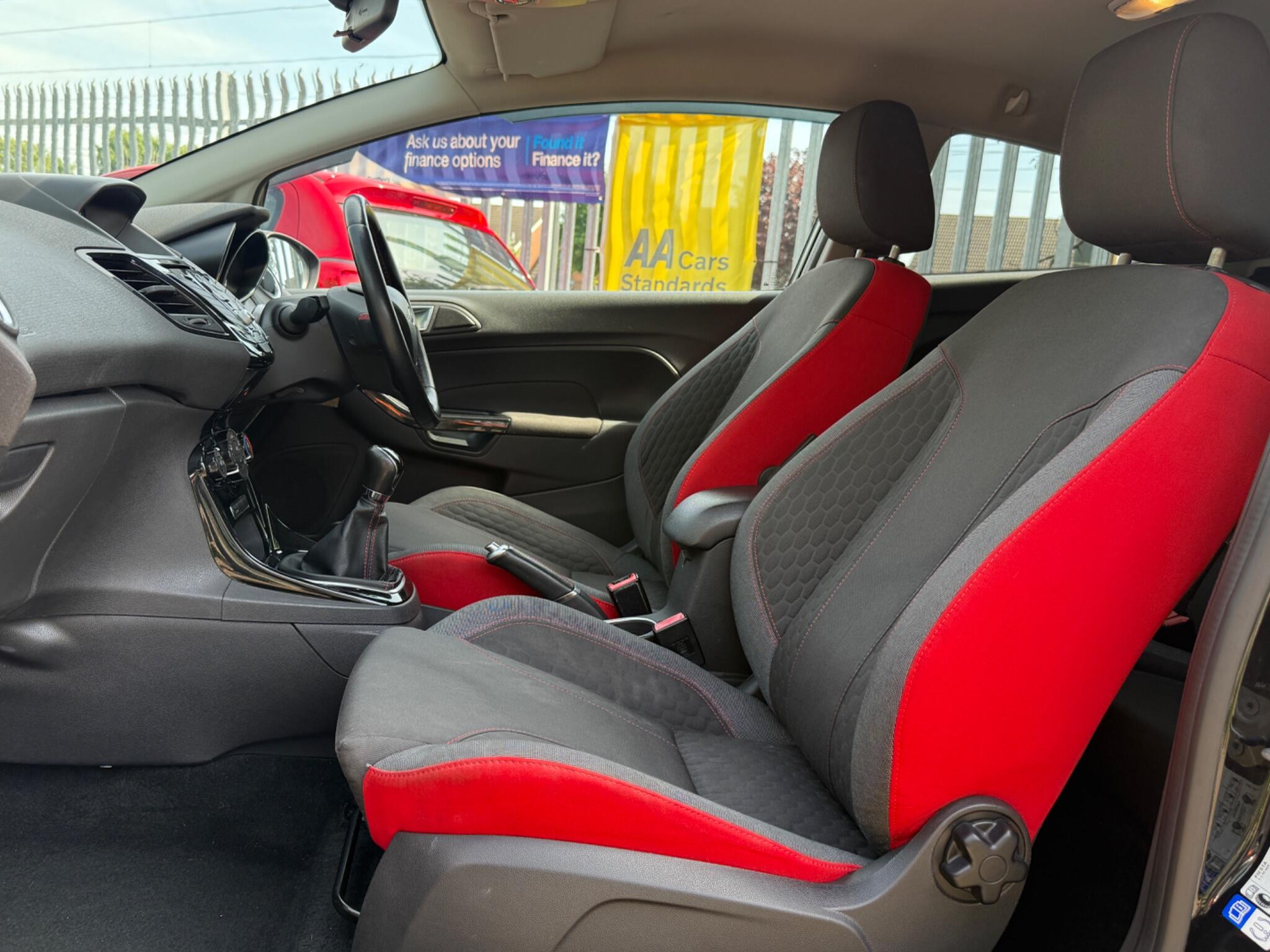 2016 Ford Fiesta image 39