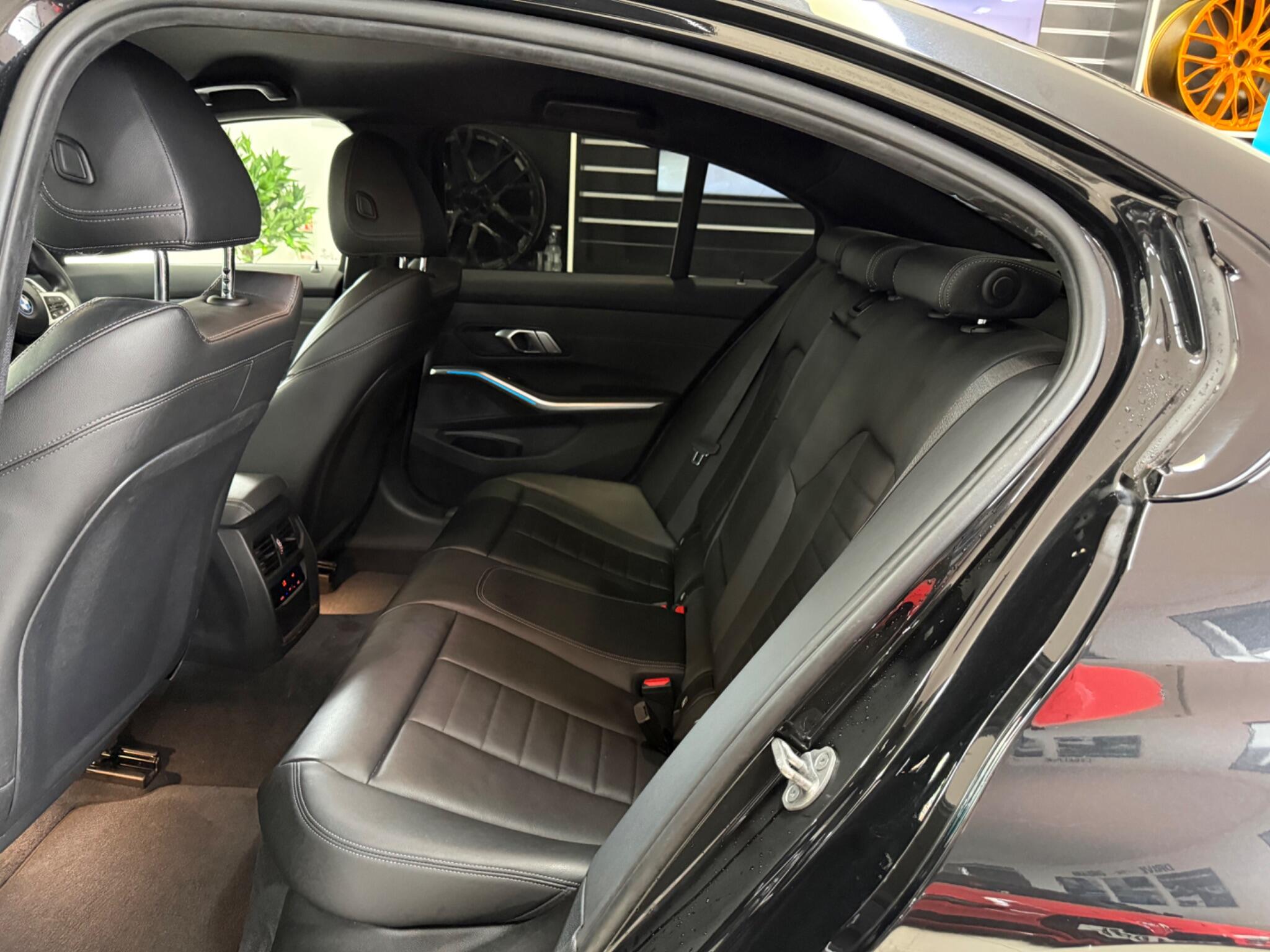 BMW 3 Series view 31