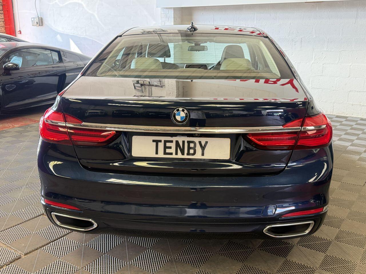 BMW 7 Series view 8