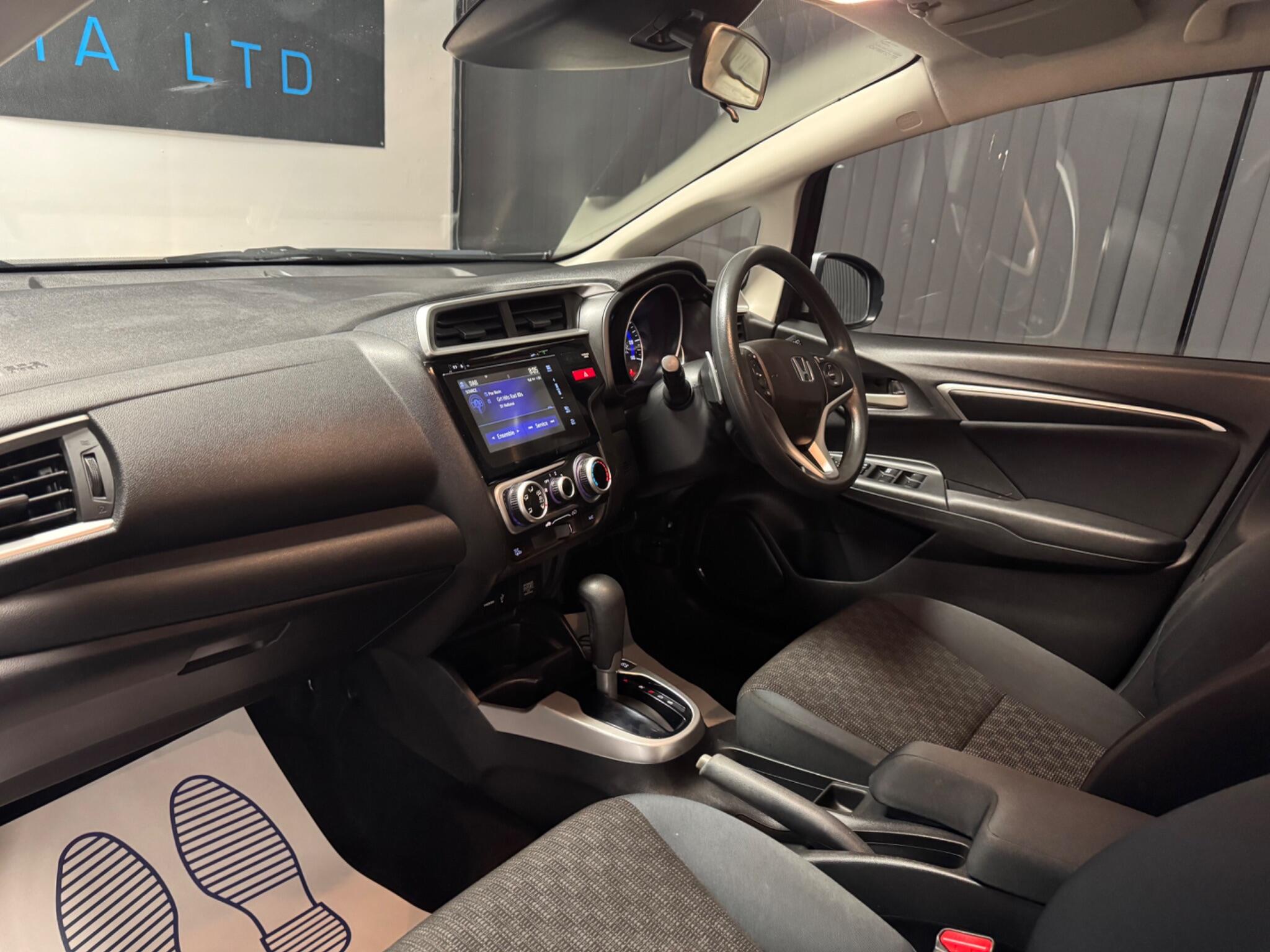 2017 Honda Jazz 1.3 i-VTEC SE CVT Euro 6 (s/s) 5dr • 52,600 miles image 26