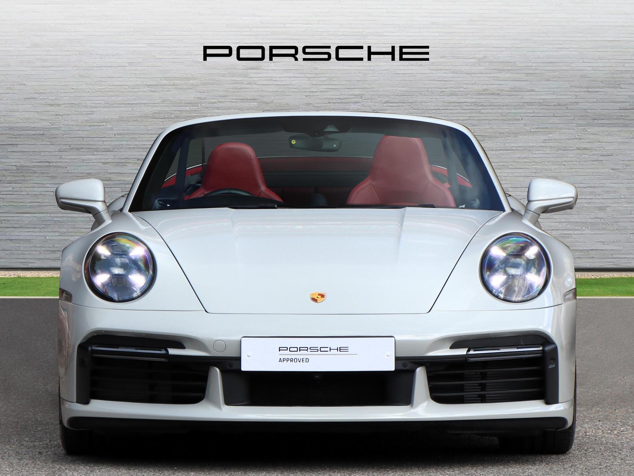 Porsche 911 view 7