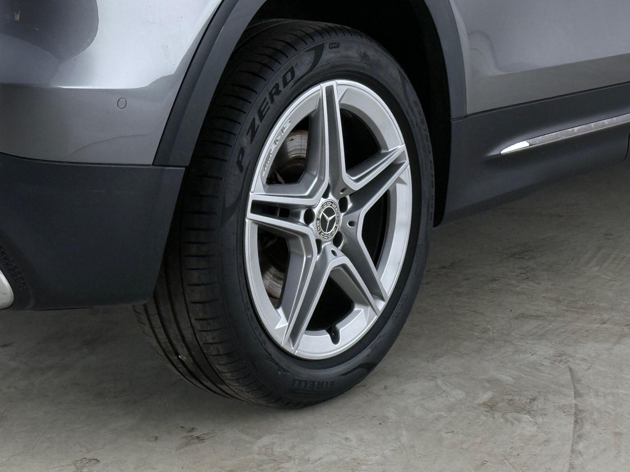 Mercedes-Benz GLB view 9