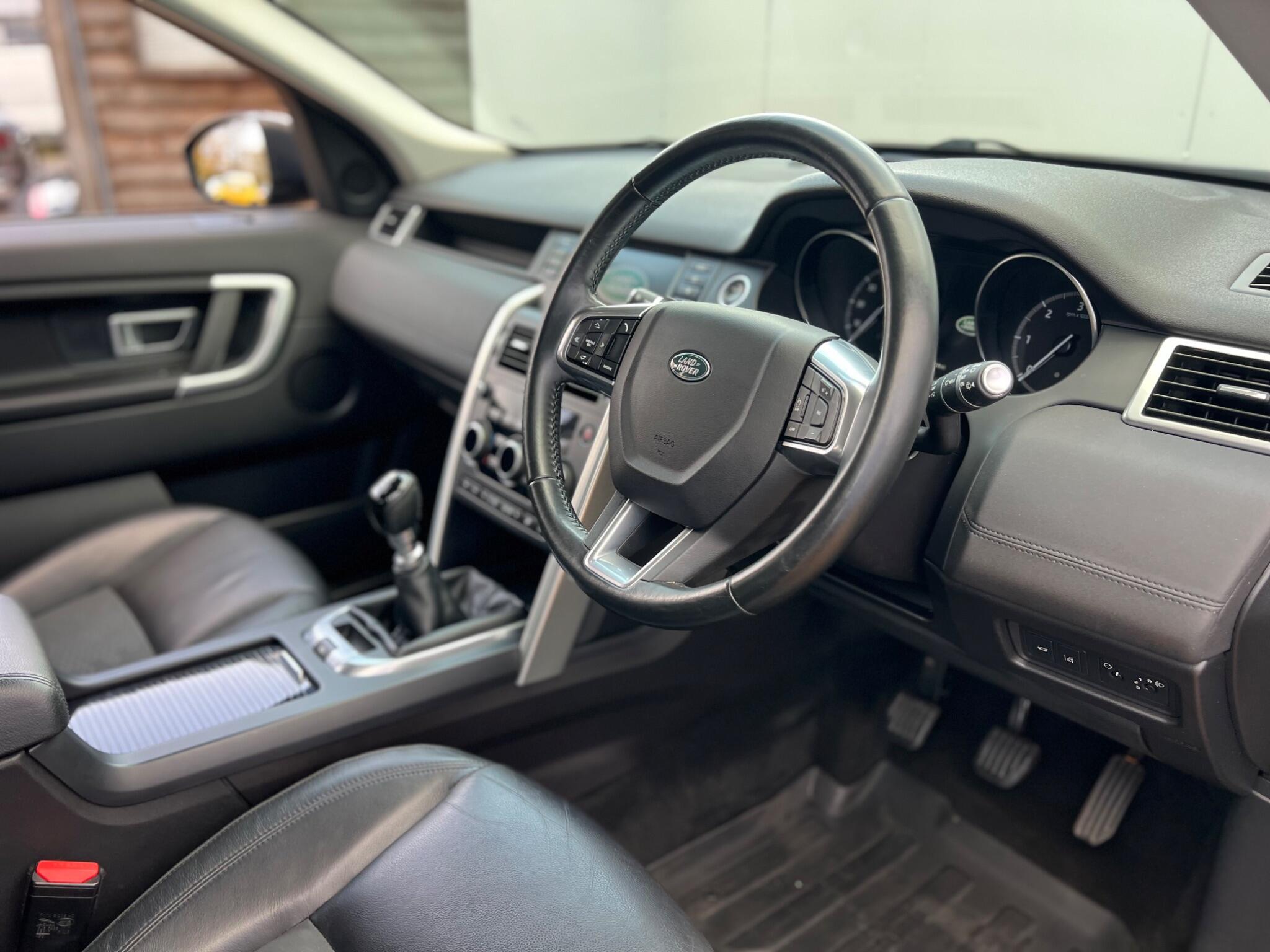 Land Rover Discovery Sport view 13