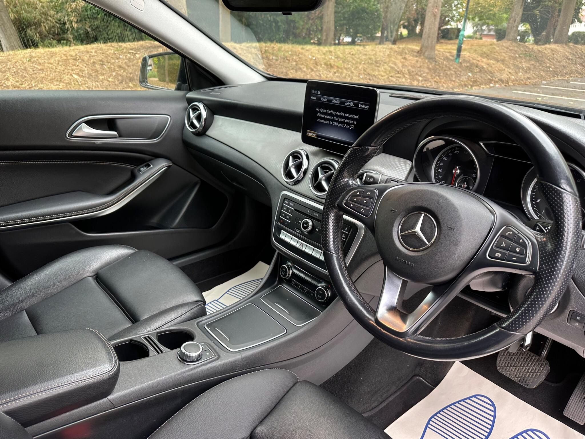 Mercedes-Benz GLA view 12