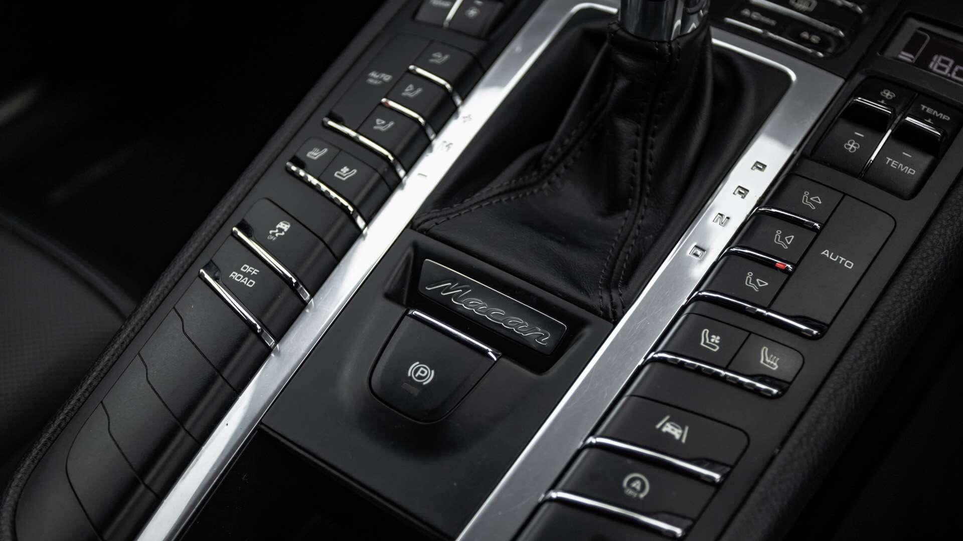 Porsche Macan view 20