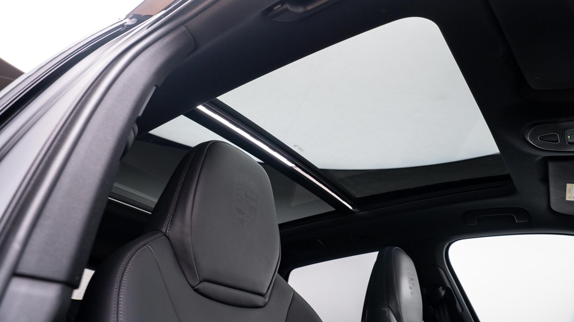 Porsche Cayenne view 7