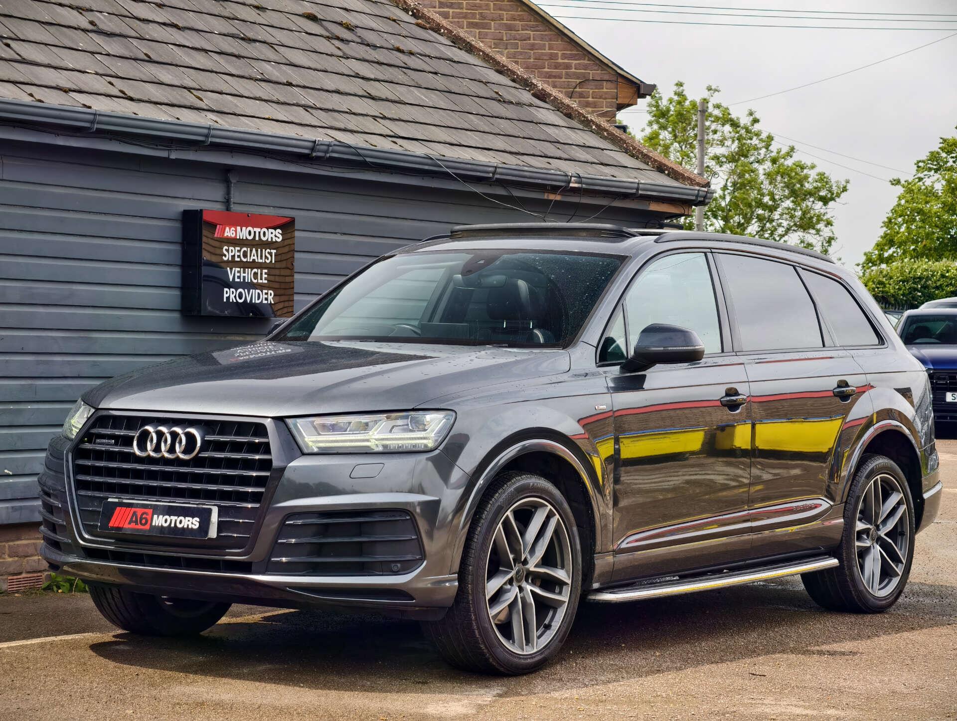 Audi Q7 view 13