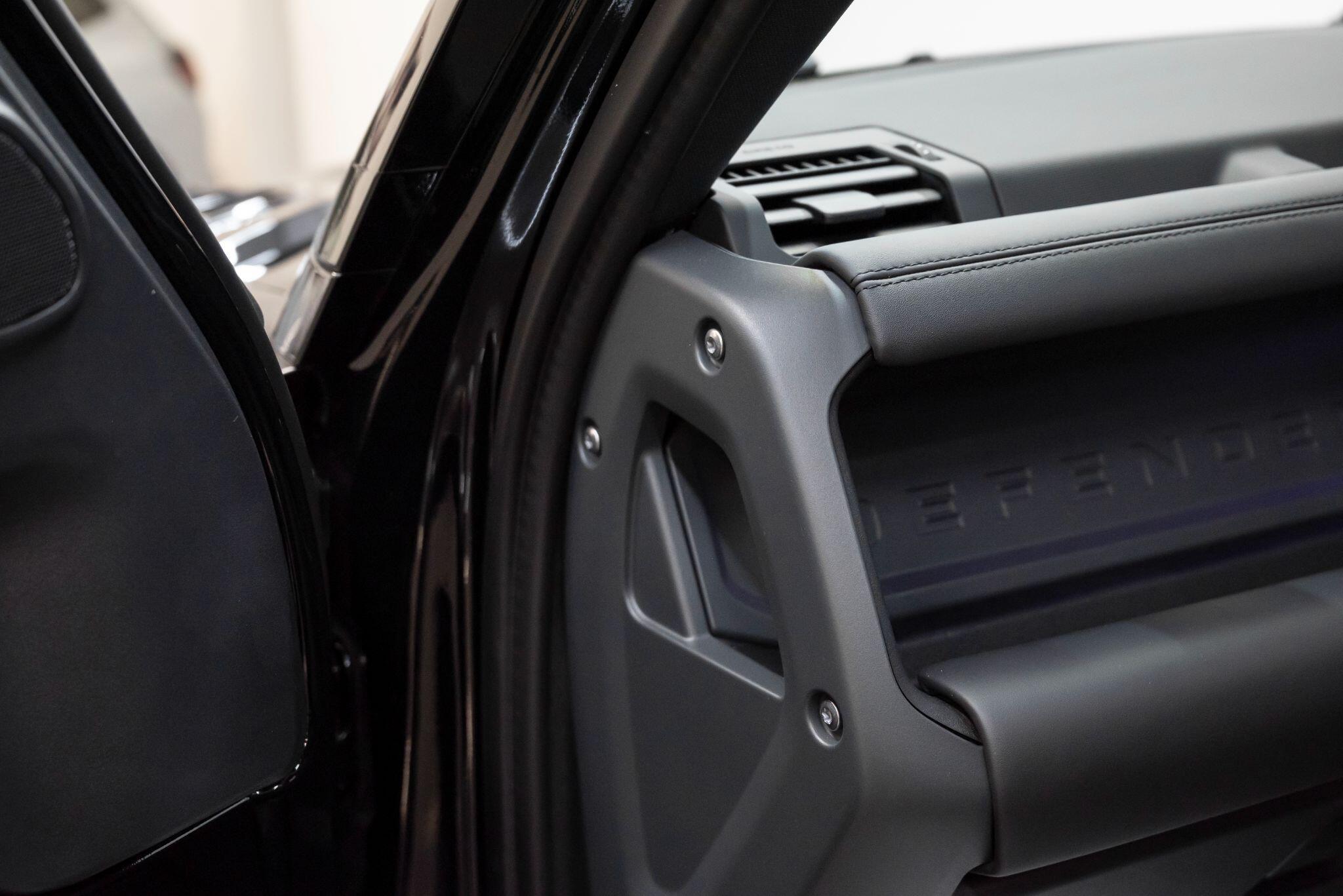 Land Rover Defender view 38