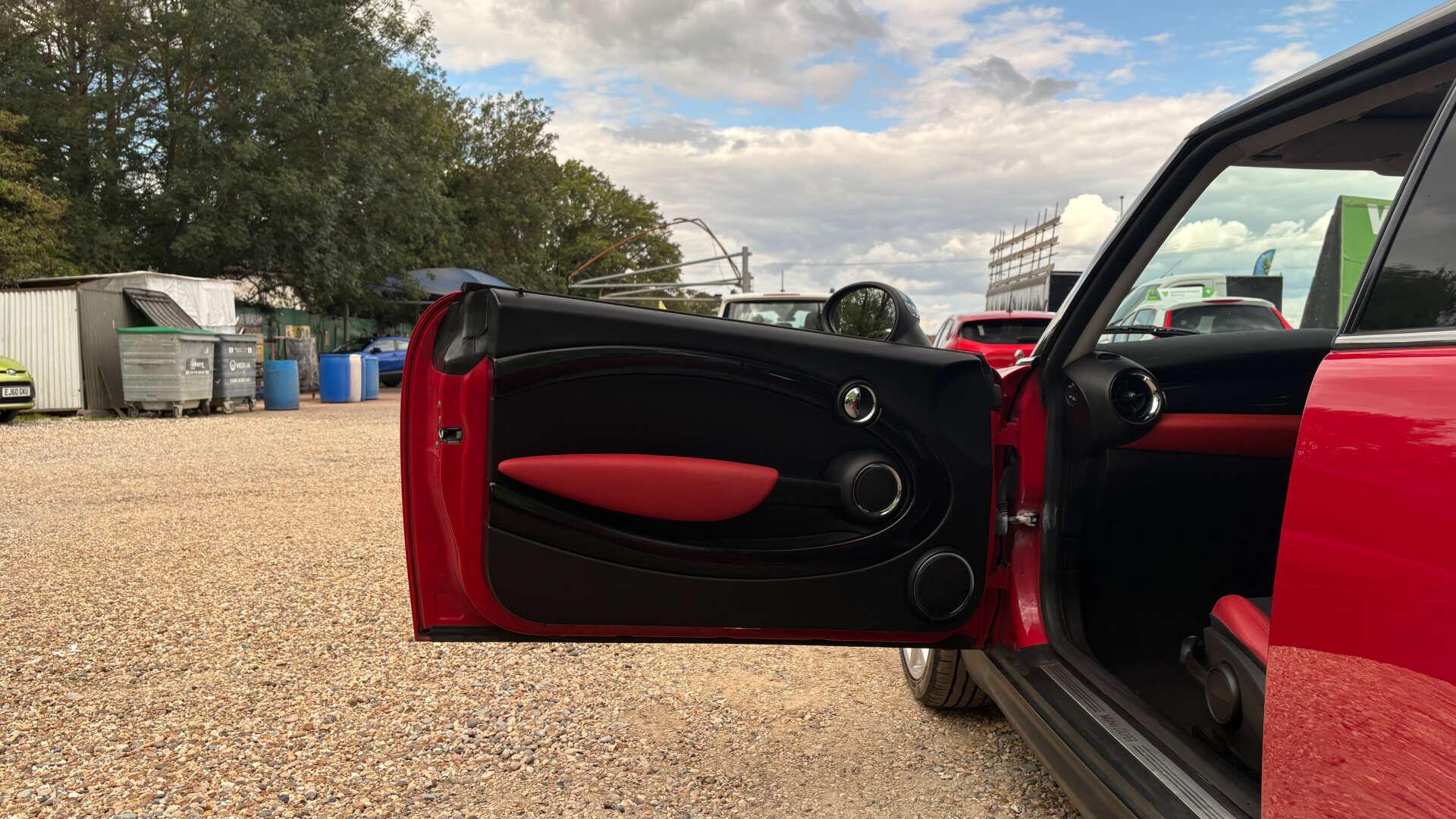 Mini Hatch view 28