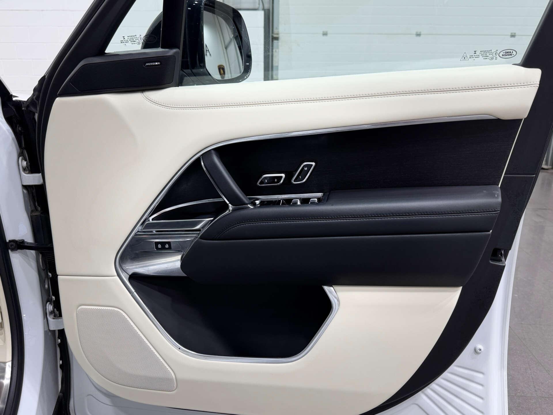Land Rover Range Rover view 32