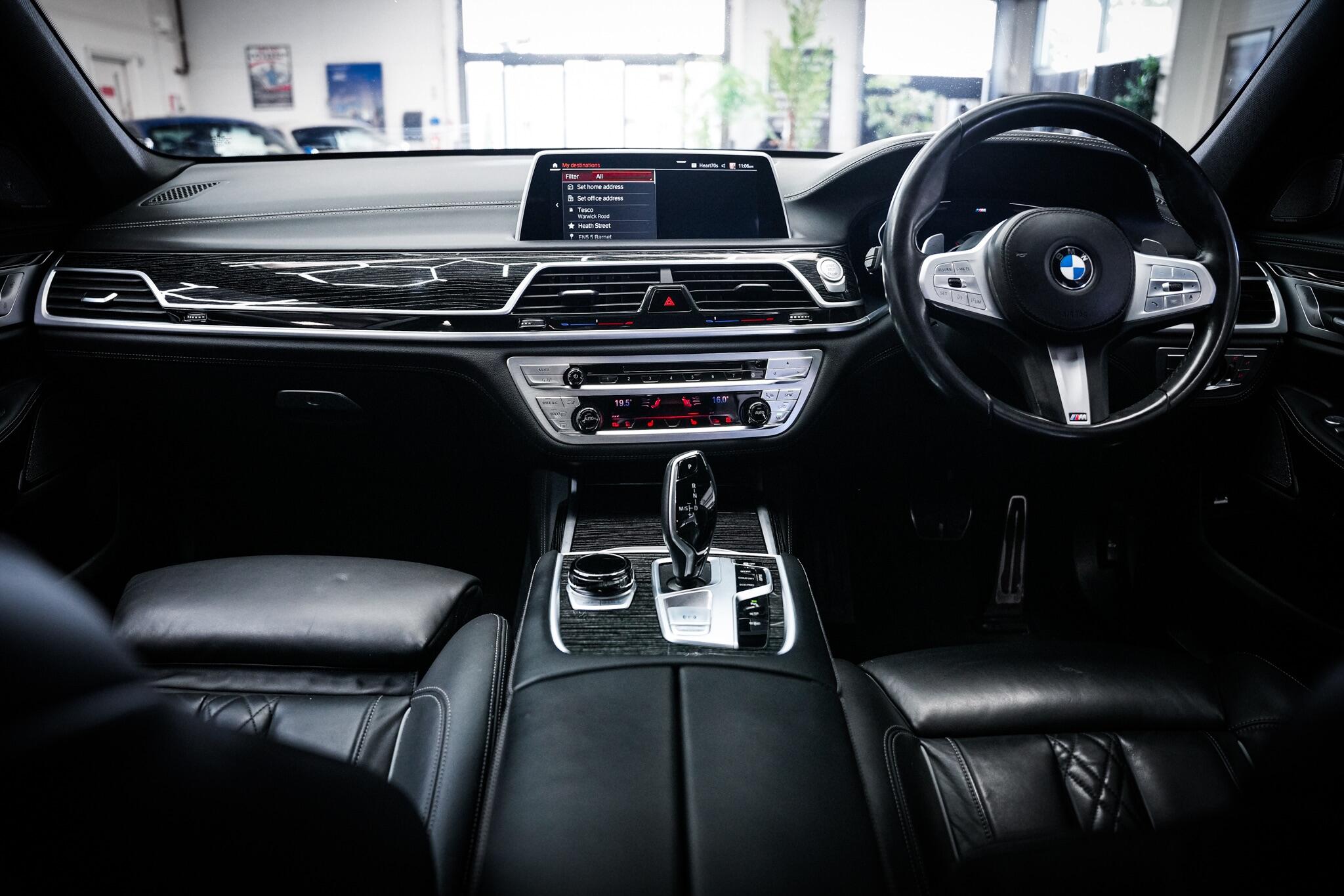 BMW 7 Series view 21