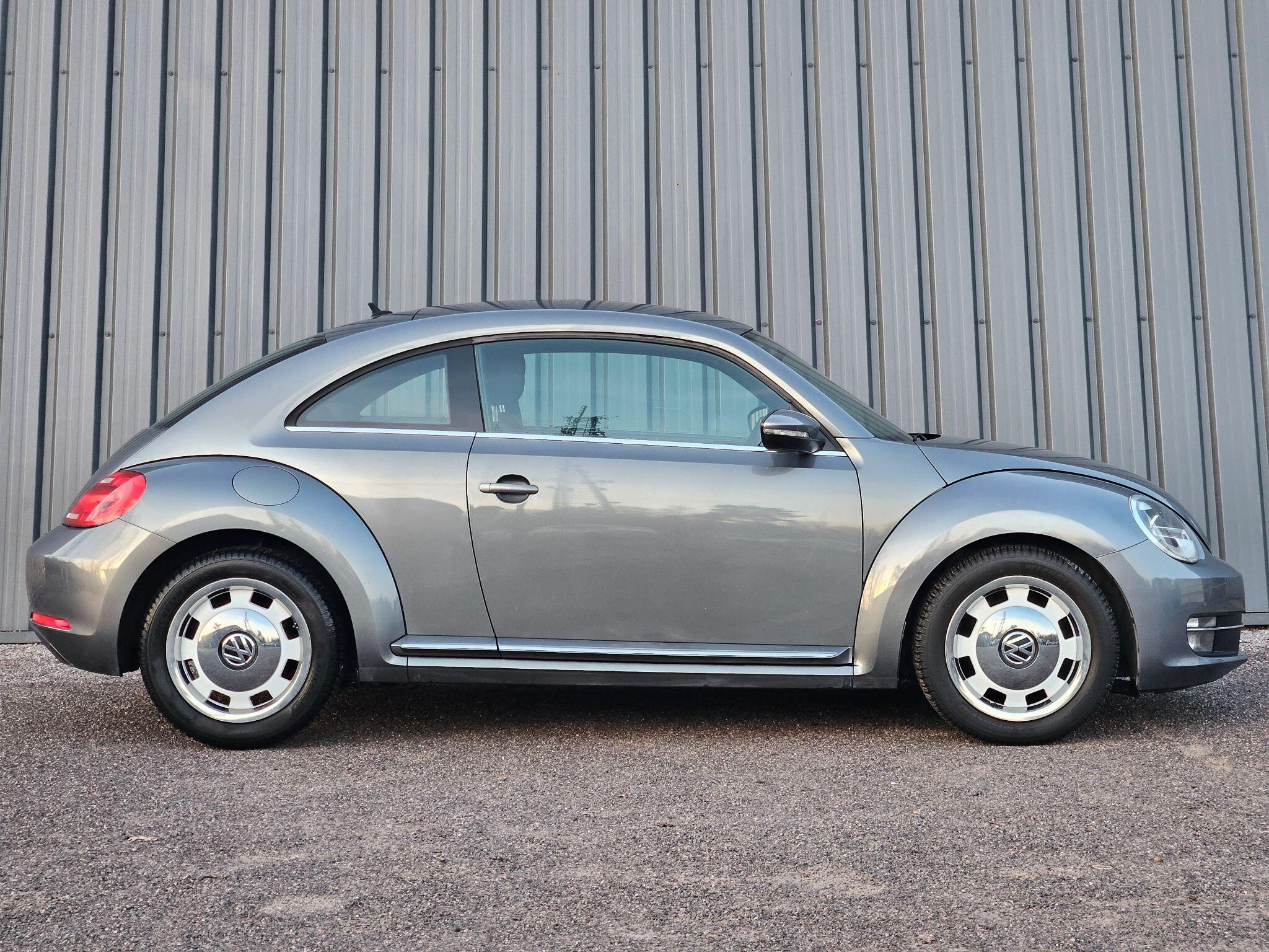 2012 Volkswagen Beetle image 4