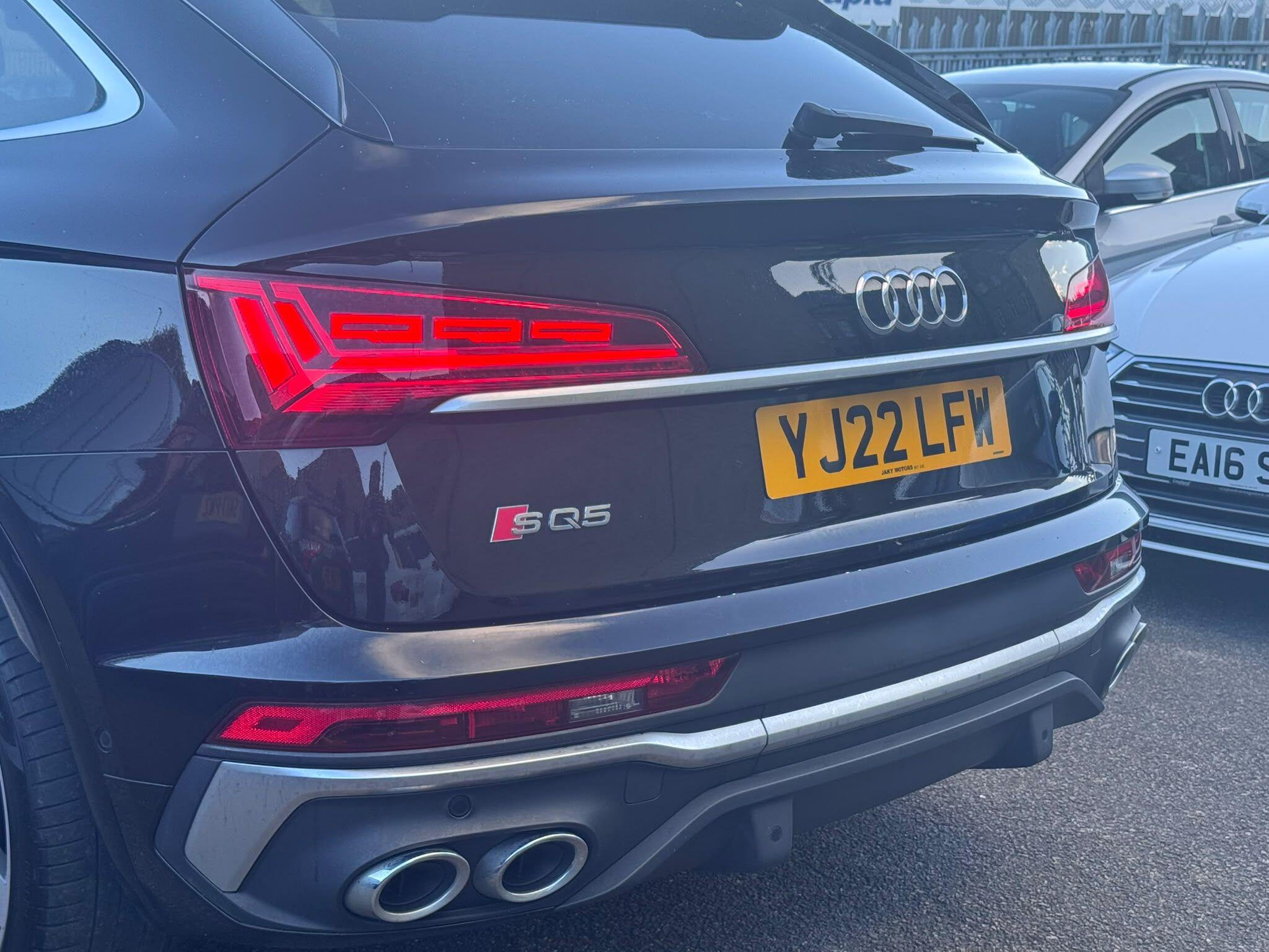 Audi SQ5 view 12