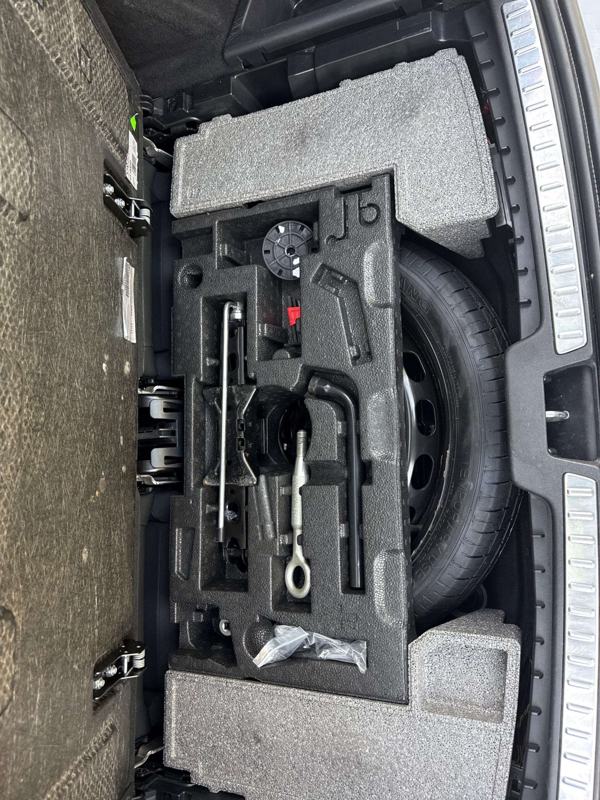 Volvo XC90 view 39