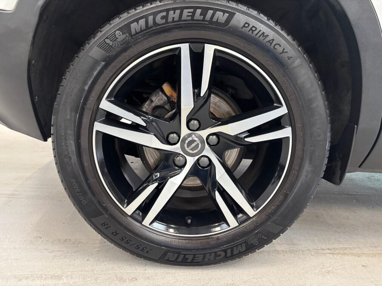 Volvo XC40 view 11