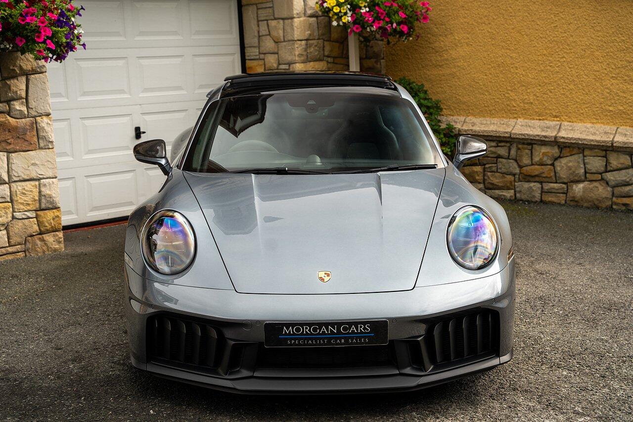 Porsche 911 view 37