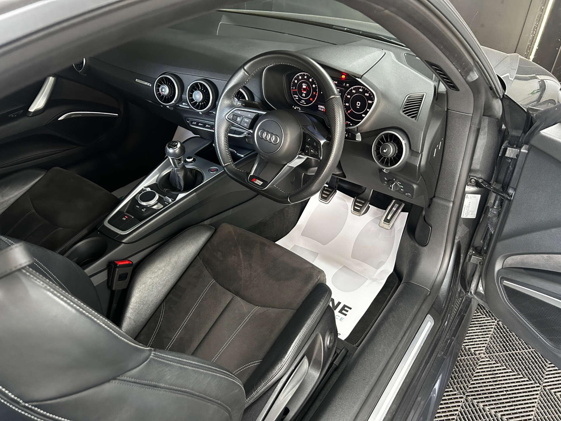 Audi TT view 36