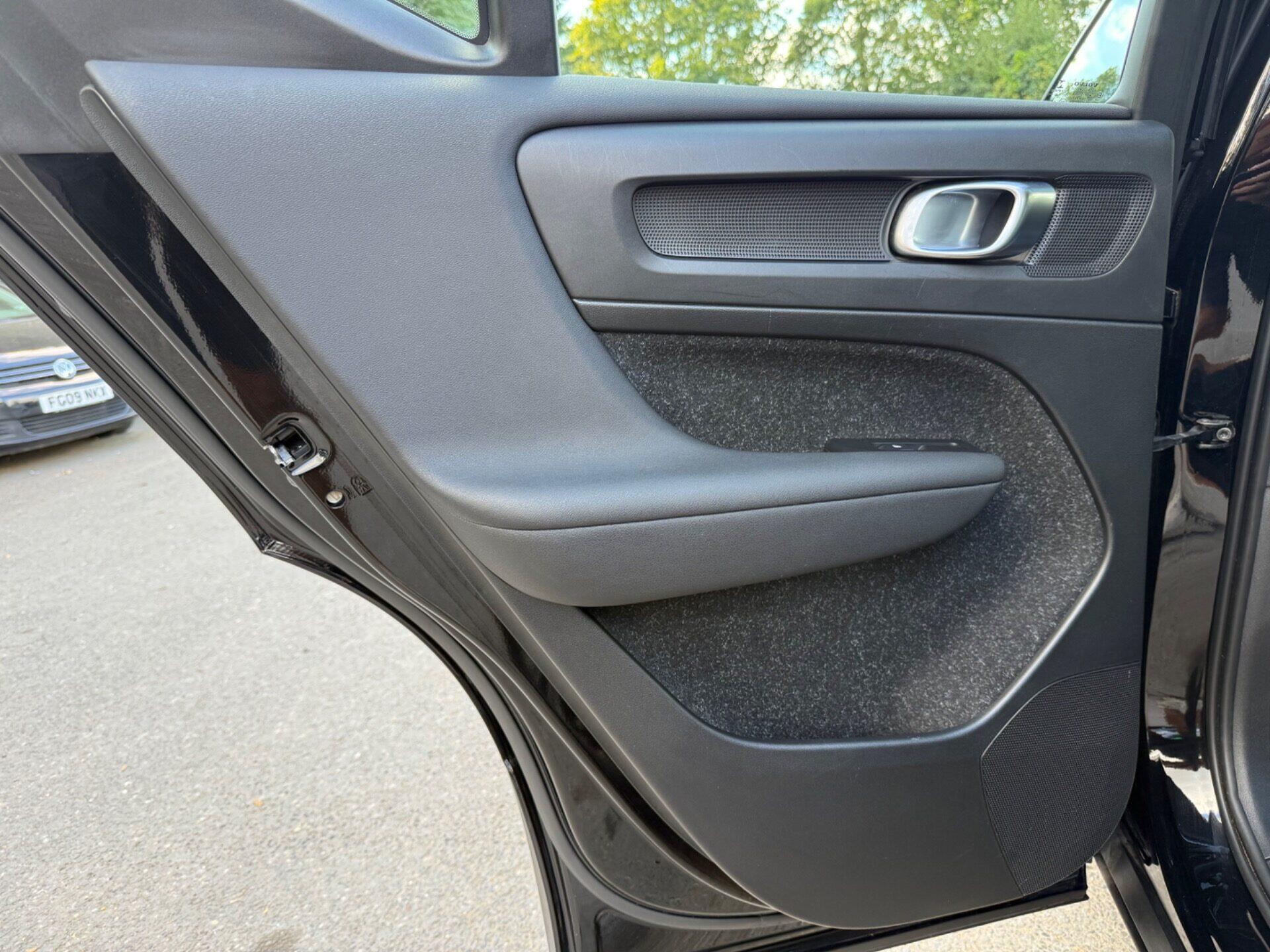 Volvo XC40 view 28