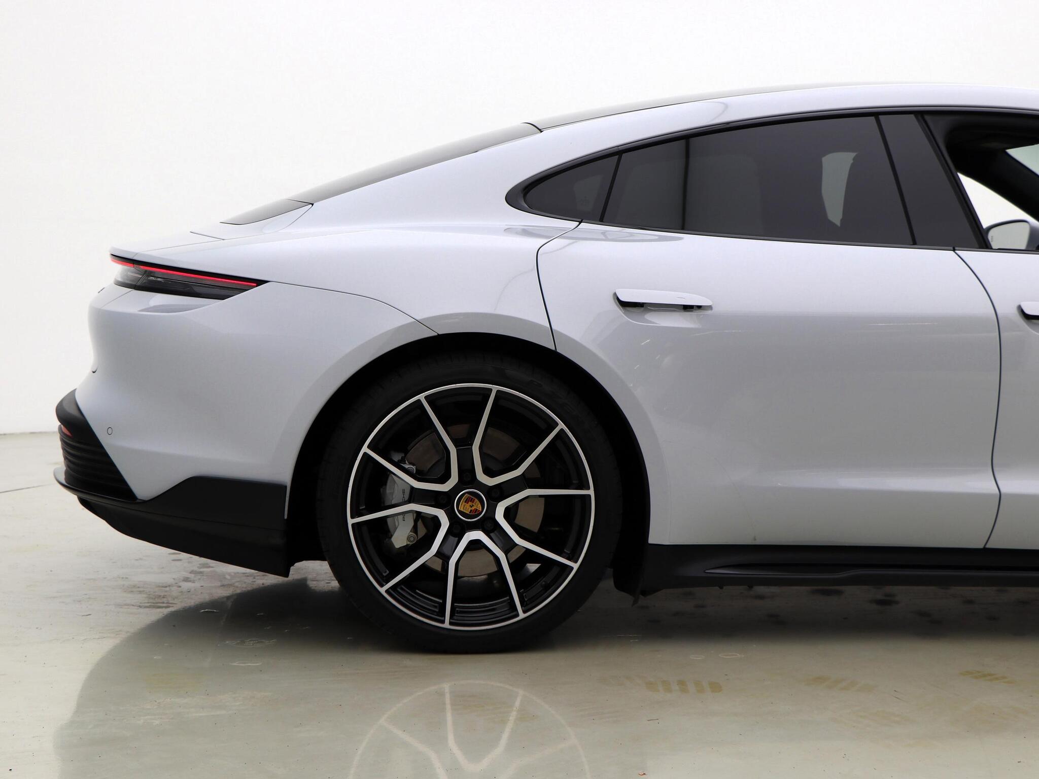 Porsche Taycan view 18