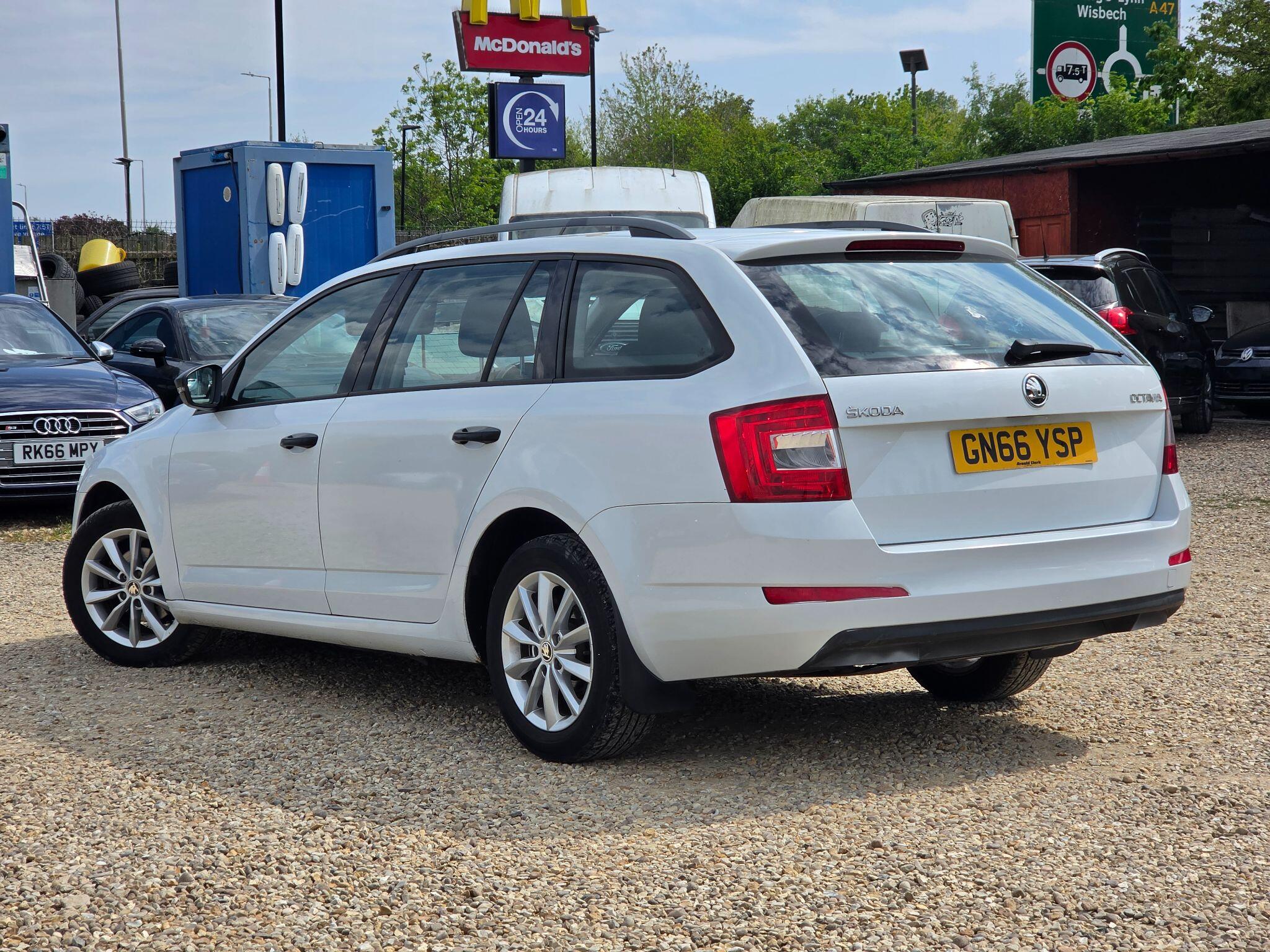 Skoda Octavia view 4
