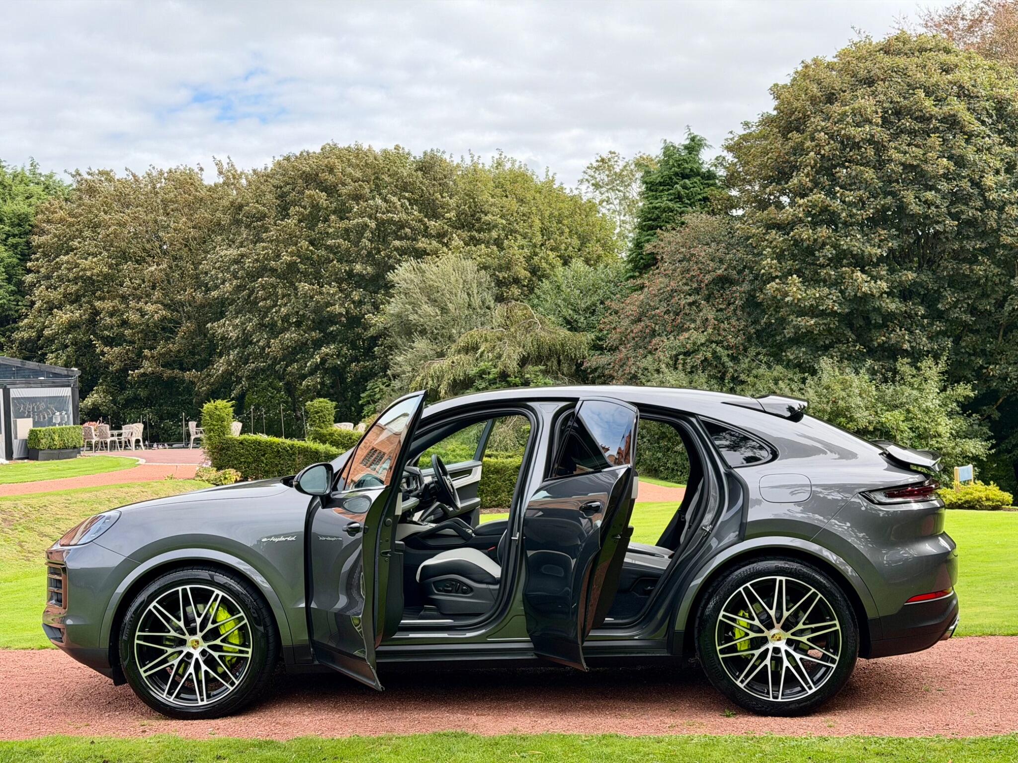 Porsche Cayenne view 12