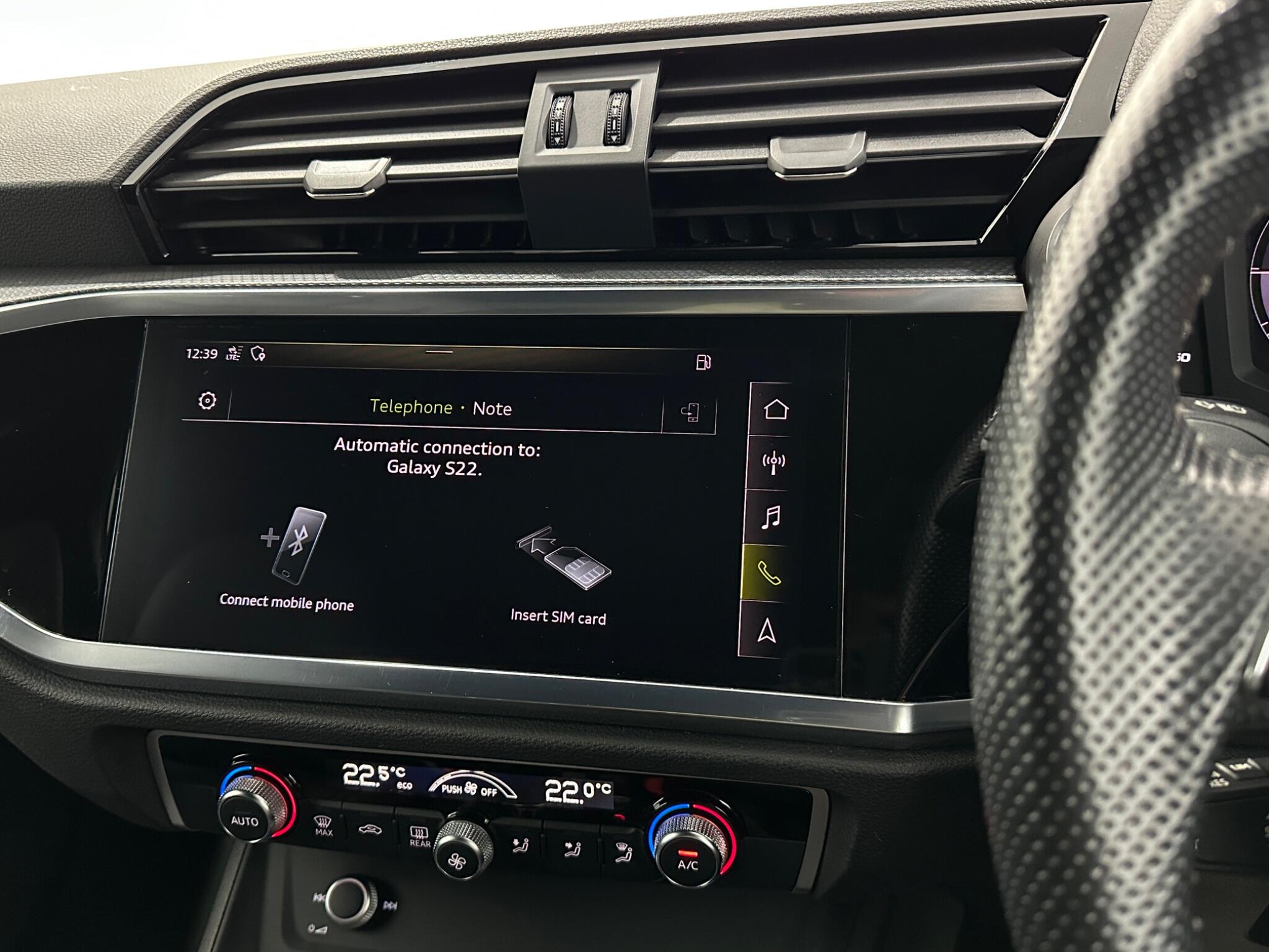 Audi Q3 view 24