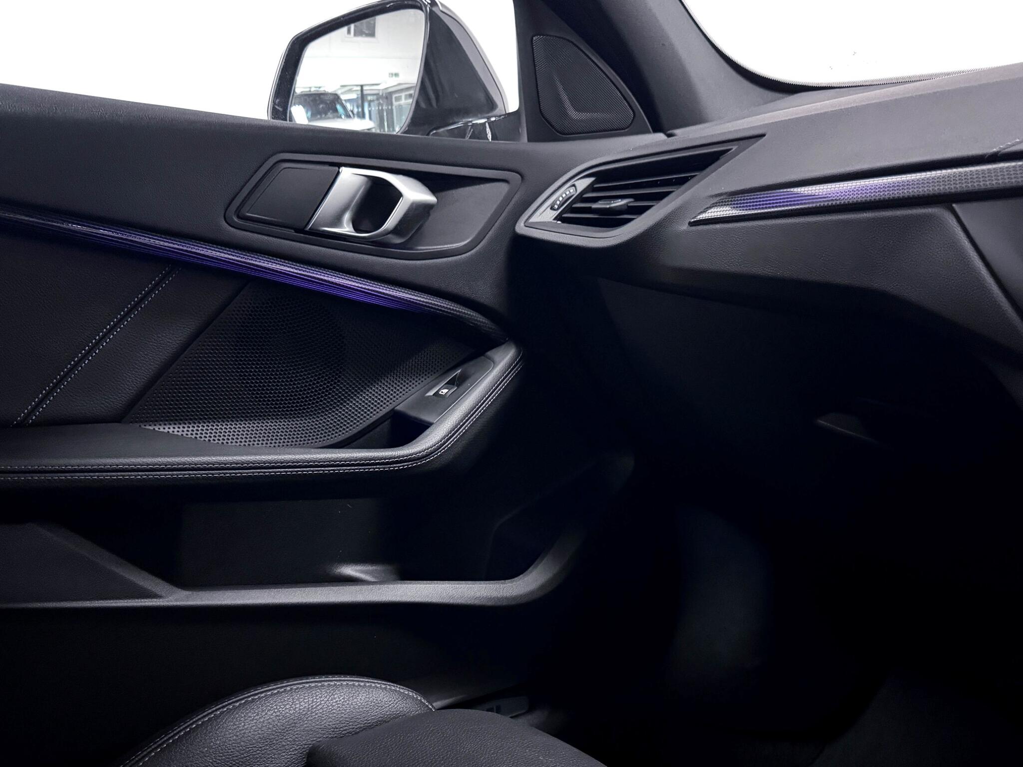 BMW 1 Series view 32