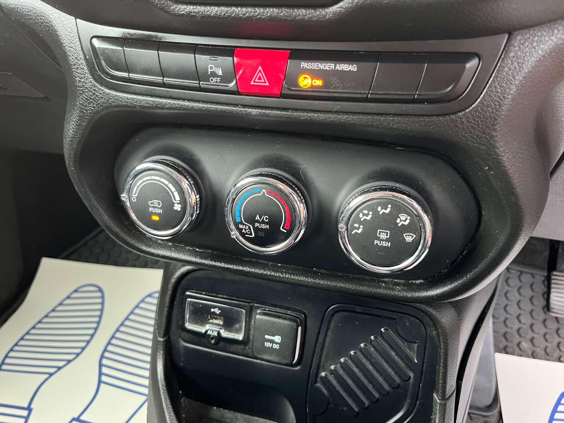 Jeep Renegade view 43