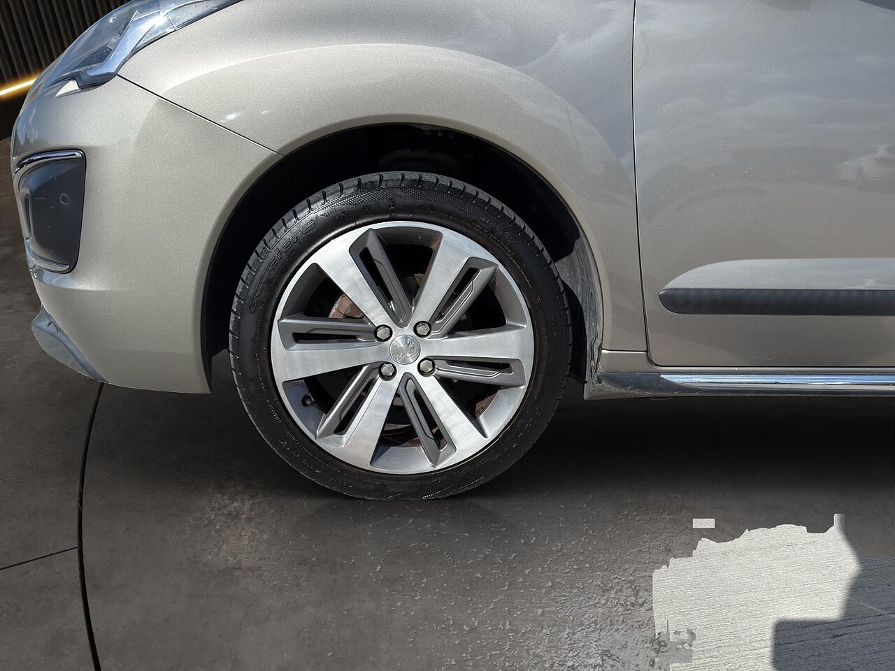 Peugeot 3008 view 6