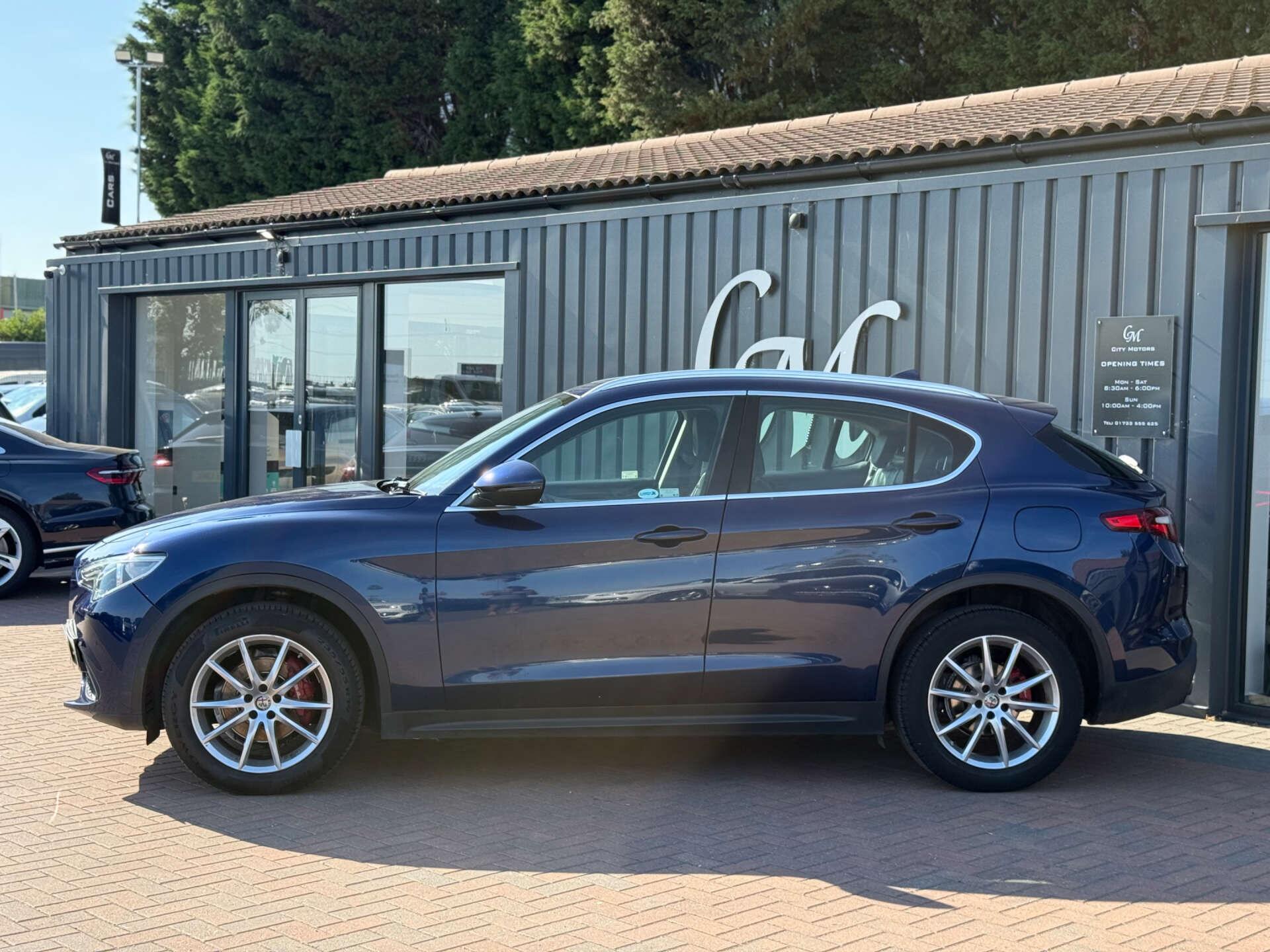 Alfa Romeo Stelvio view 9