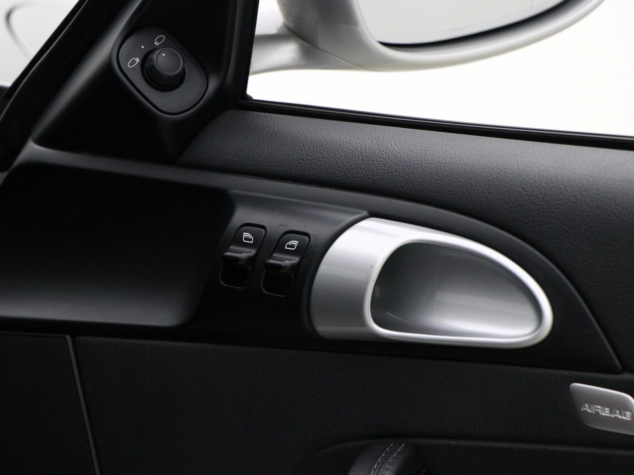 Porsche 911 view 32