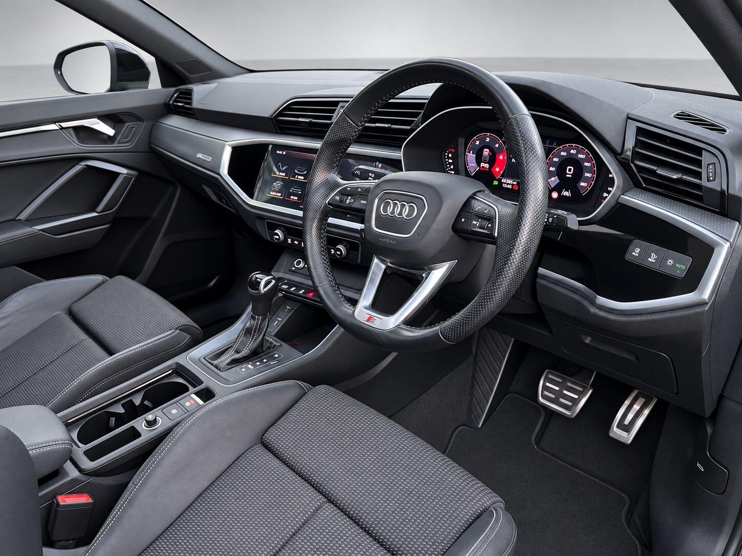Audi Q3 view 19